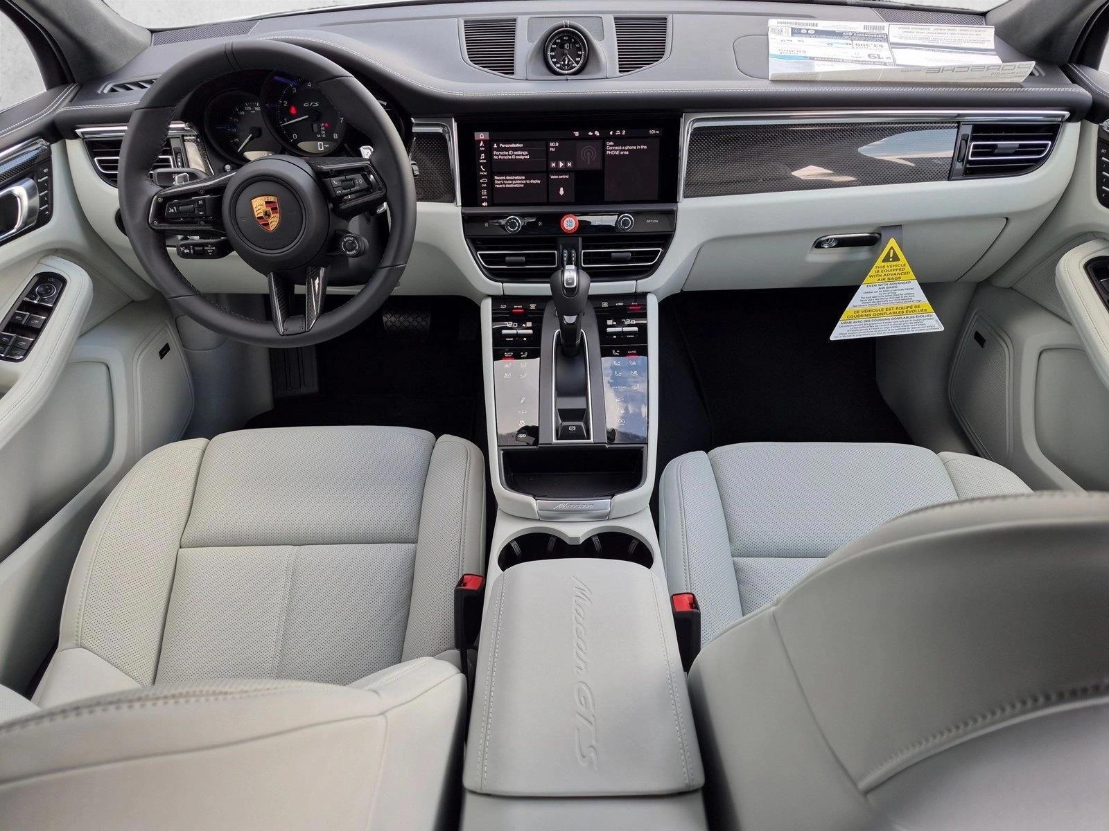Thumbnail: 2026 Porsche Macan - 4