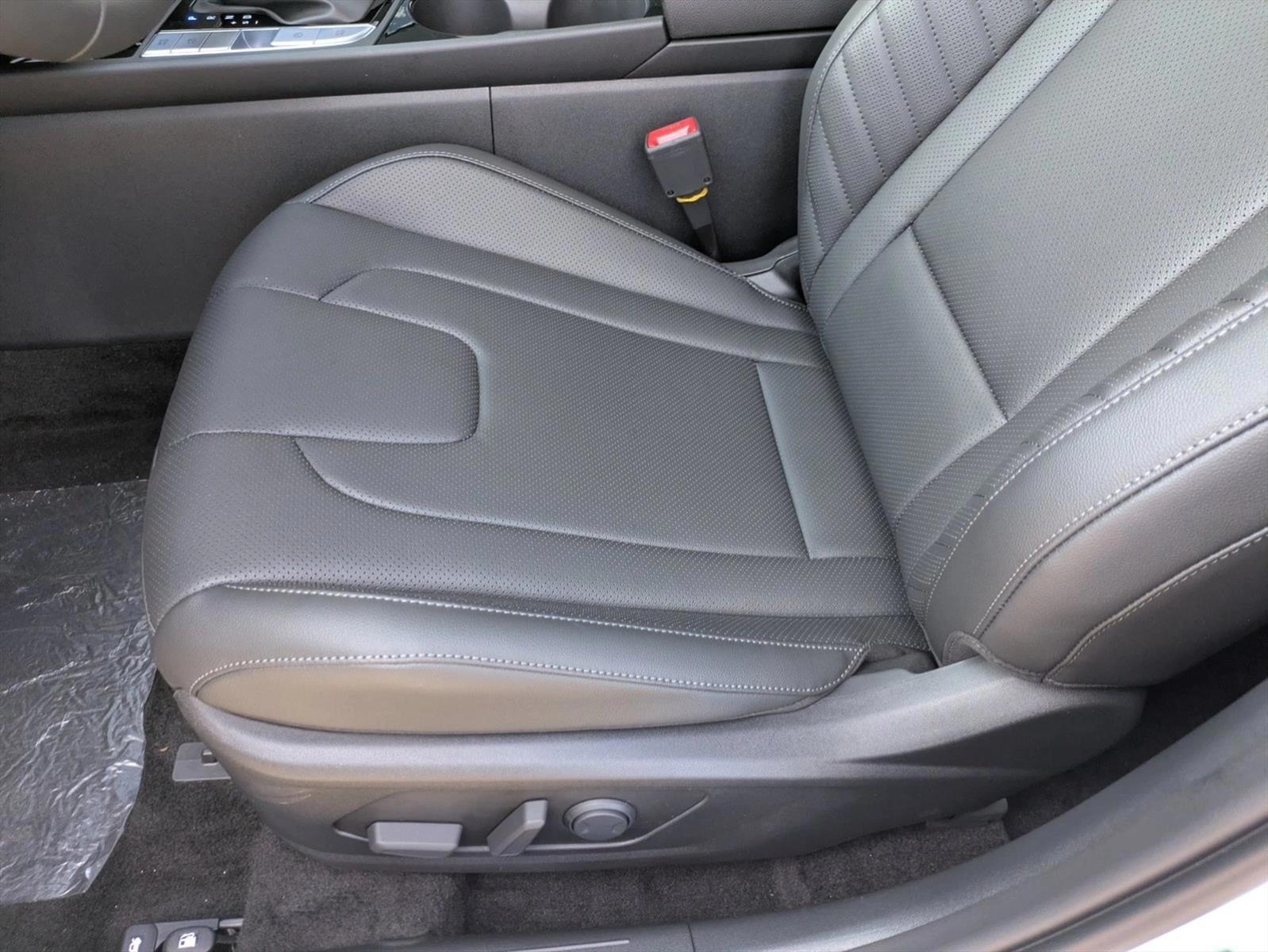 Thumbnail: 2026 Hyundai Elantra - 4