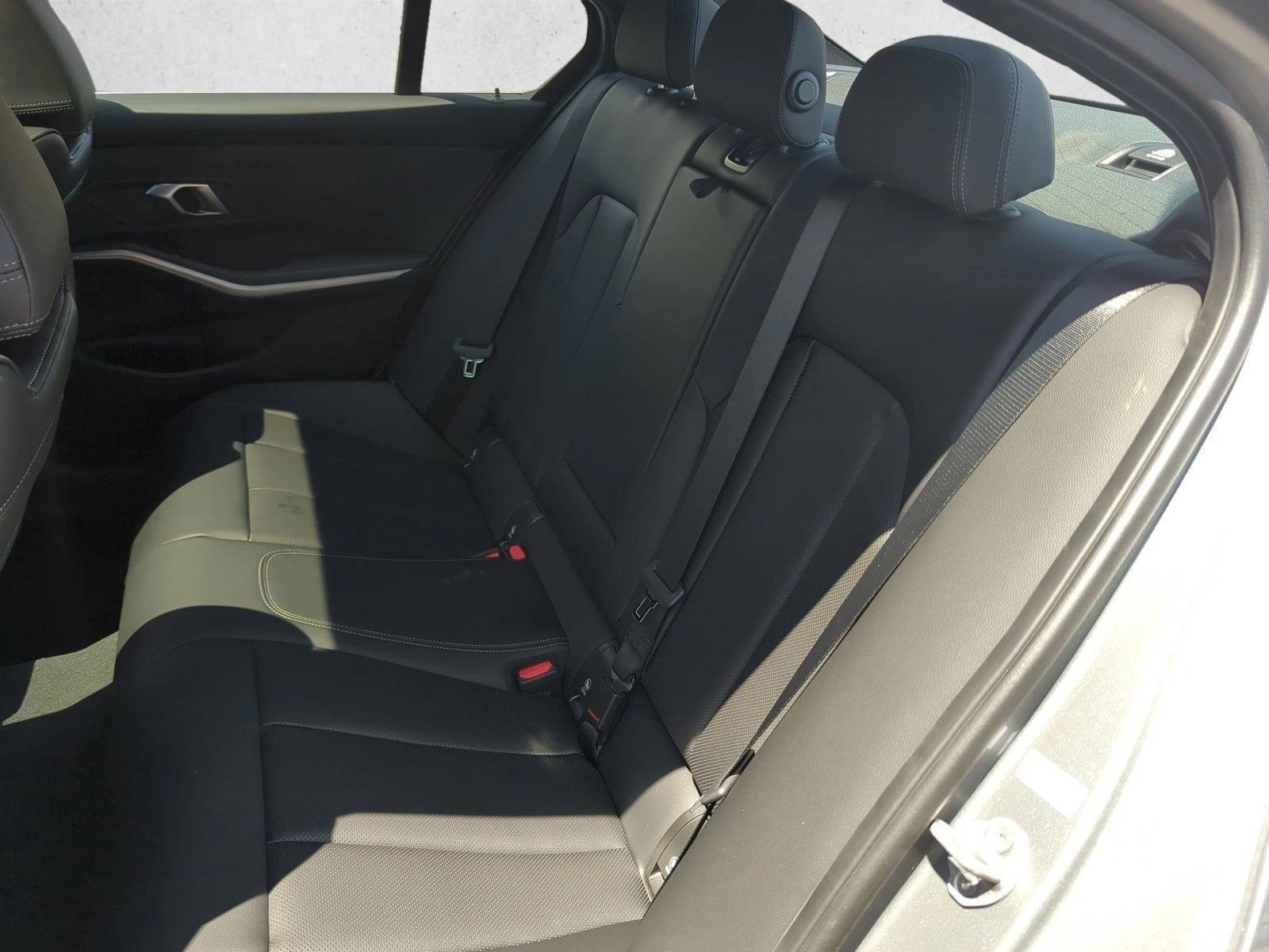 2025 BMW 3 Series 330i - Photo 15