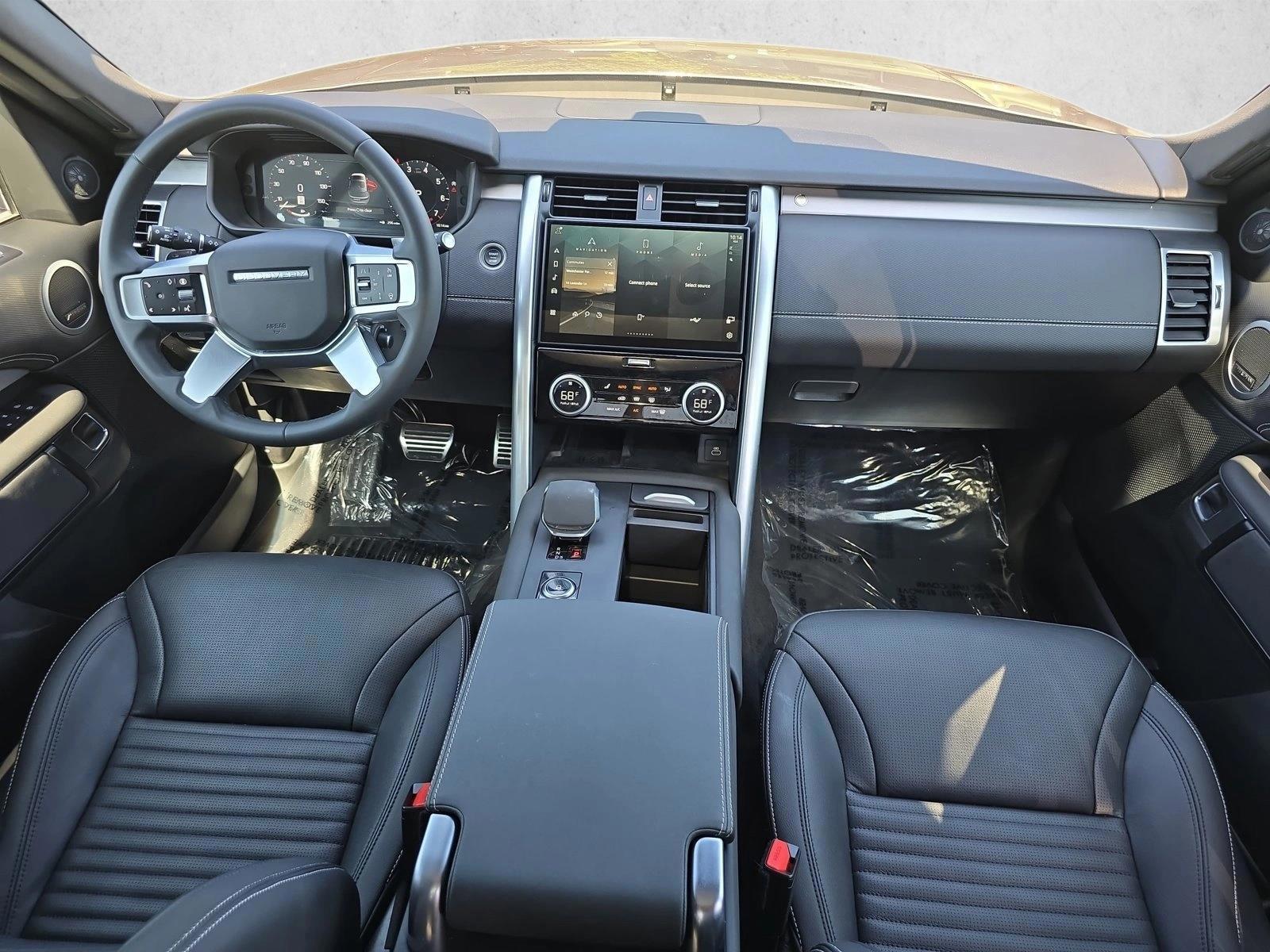 Thumbnail: 2025 Land Rover Discovery - 3