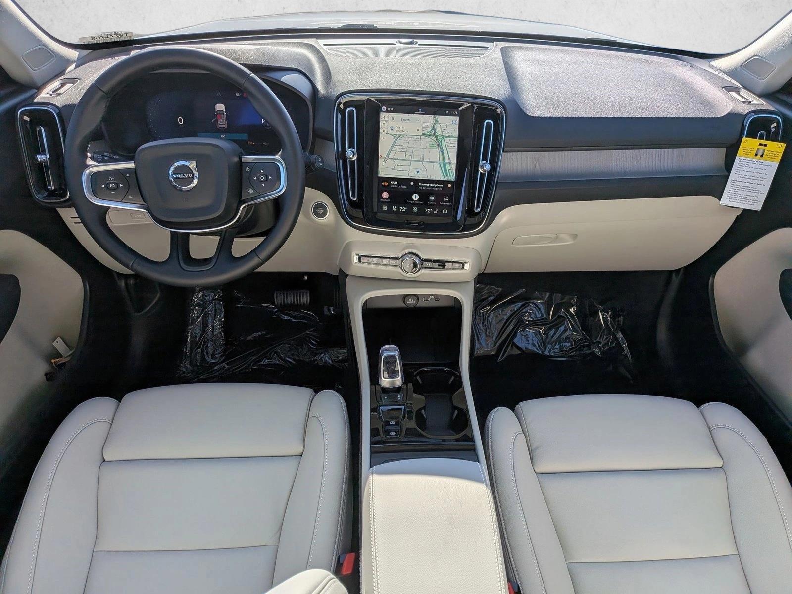 Thumbnail: 2026 Volvo XC40 - 3