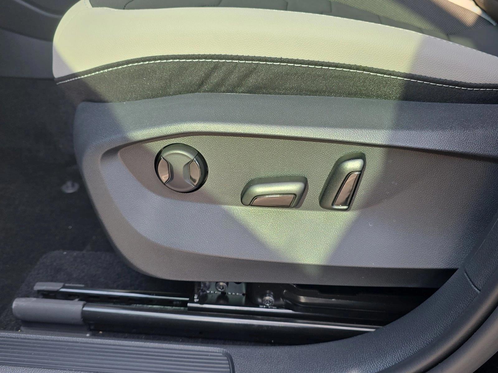 Thumbnail: 2026 Volkswagen Taos - 4