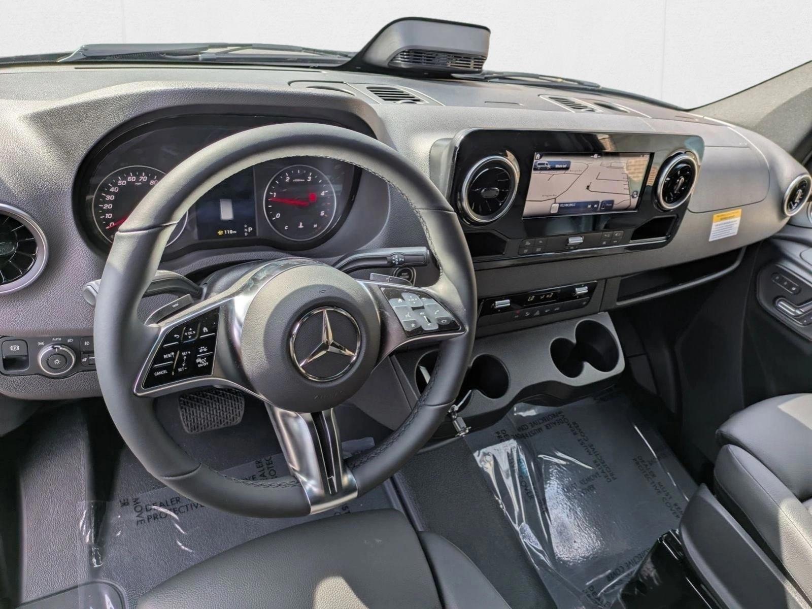 Thumbnail: 2025 Mercedes-Benz Sprinter - 3