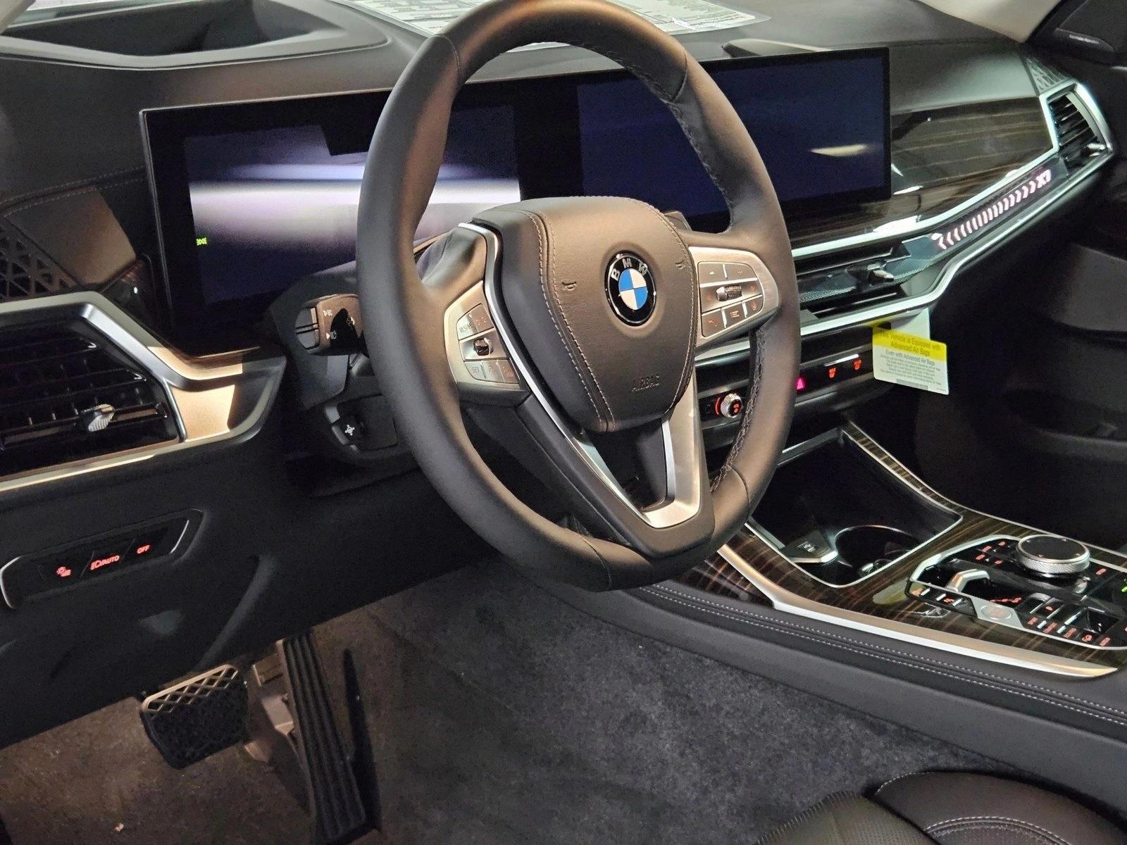 Thumbnail: 2027 BMW X7 - 3