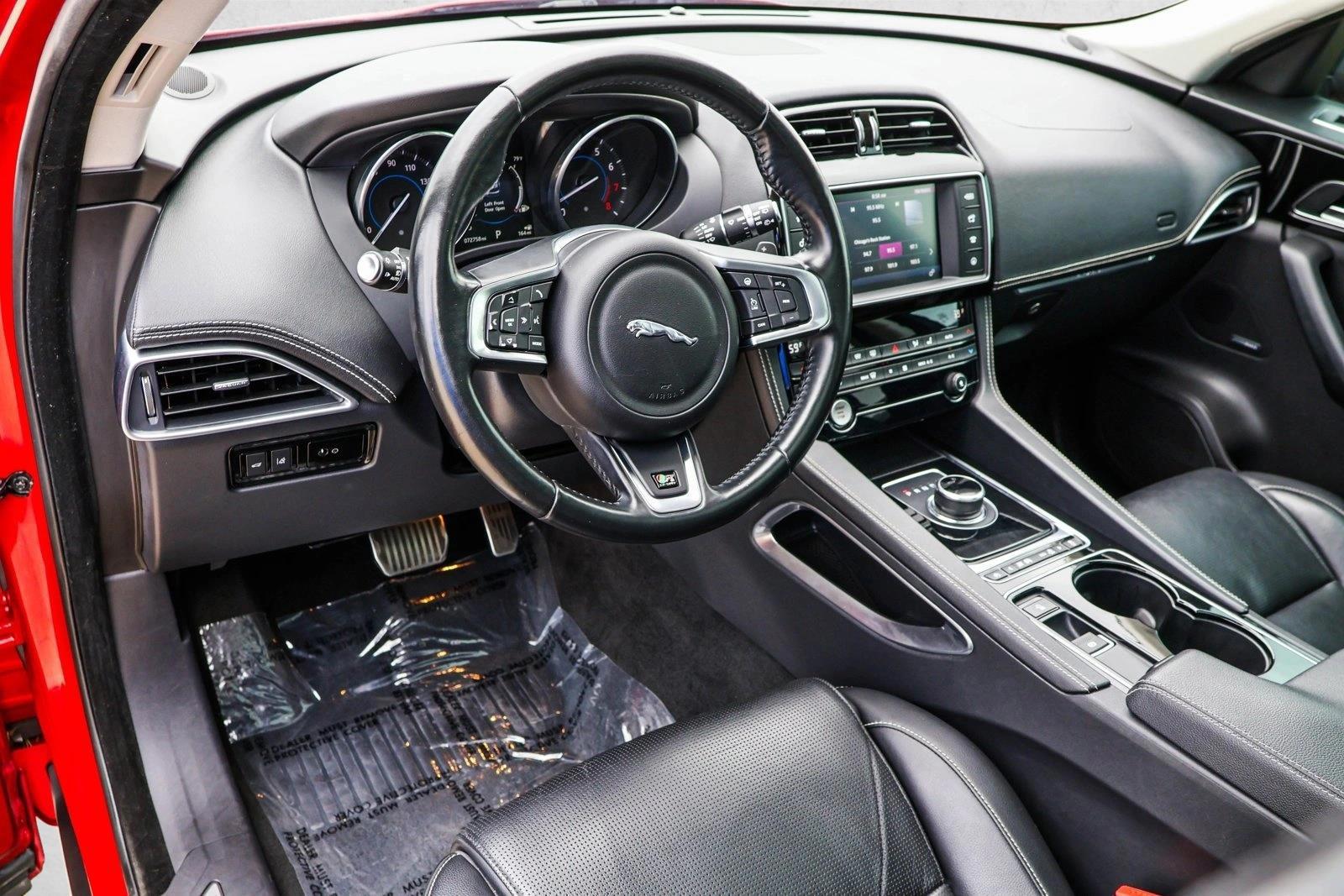 Thumbnail: 2017 Jaguar F-Pace - 3