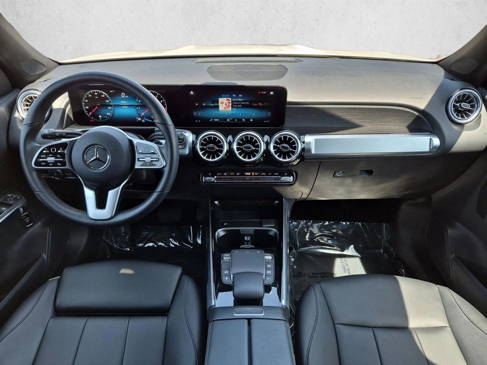 Thumbnail: 2022 Mercedes-Benz GLB - 3