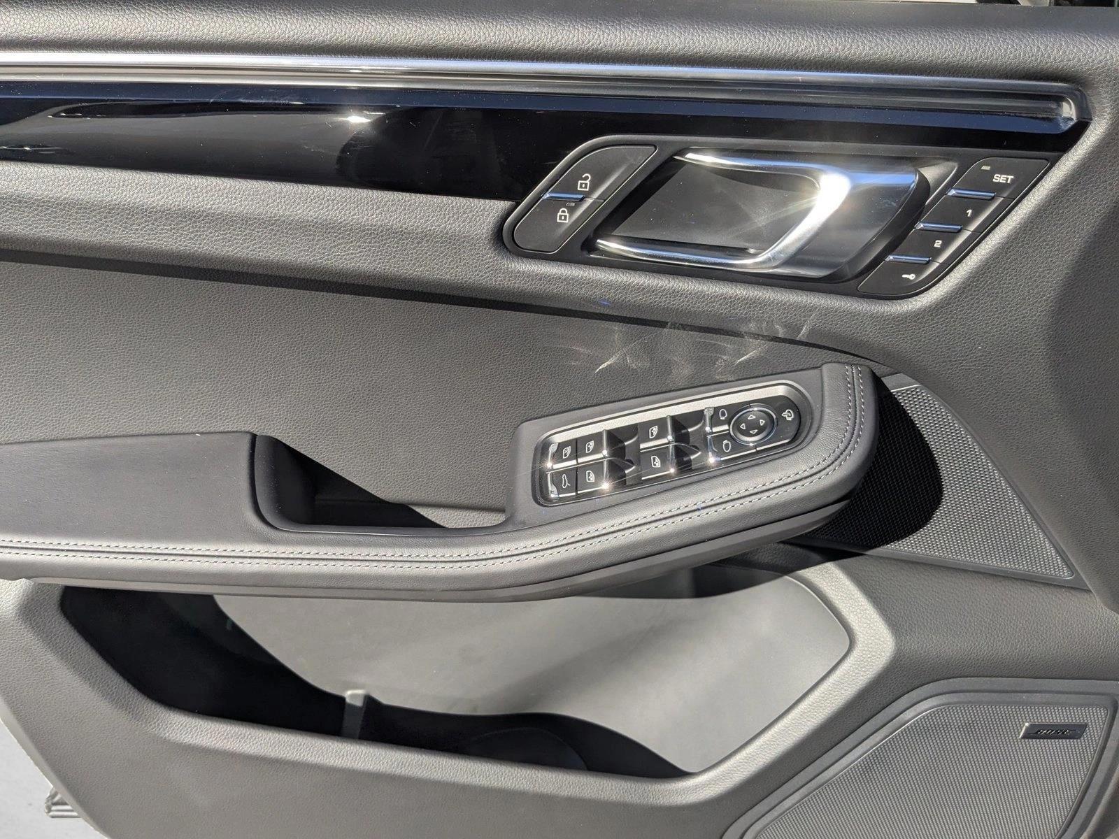 2026 Porsche Macan T - Photo 13