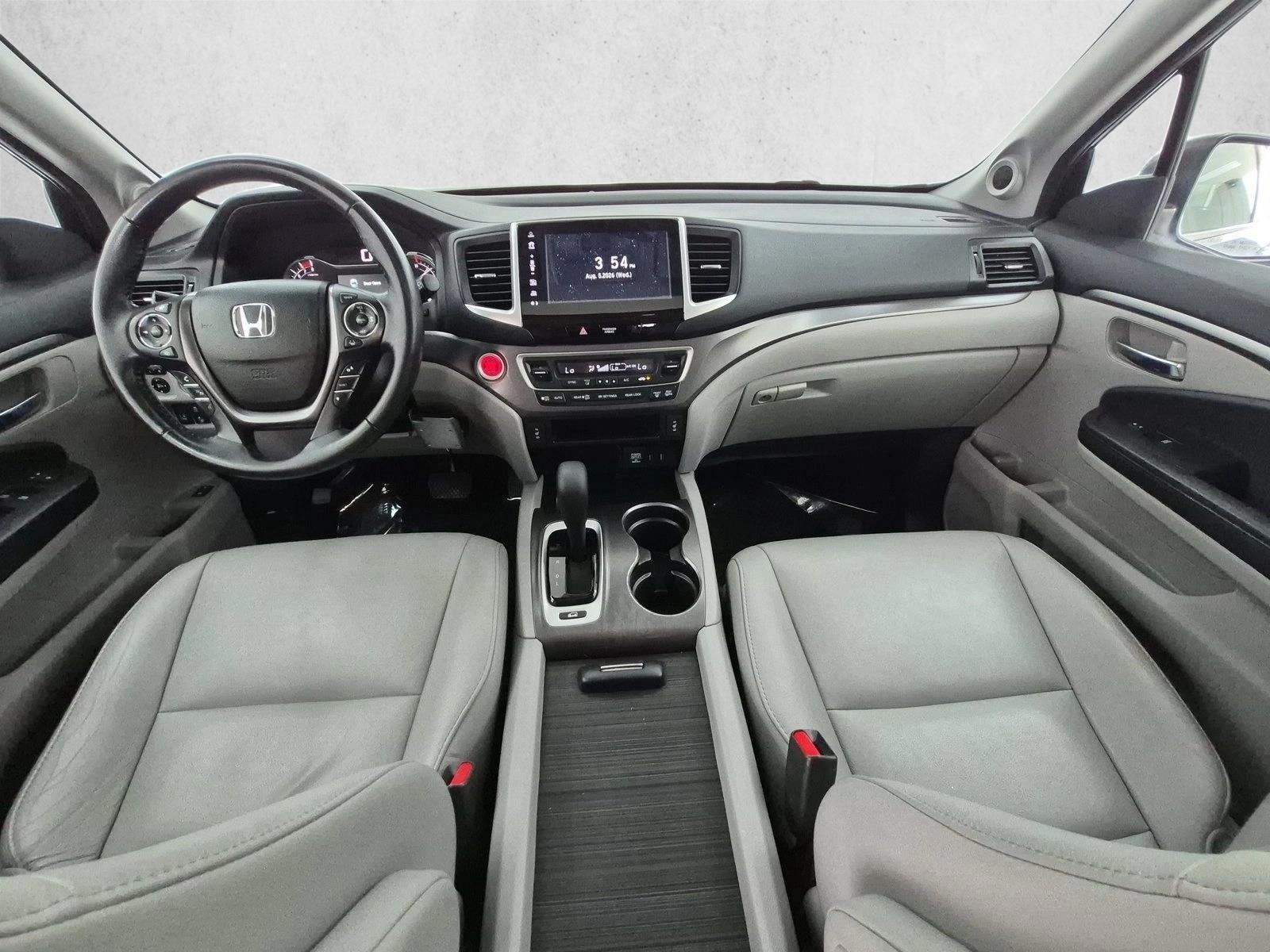 Thumbnail: 2017 Honda Pilot - 4