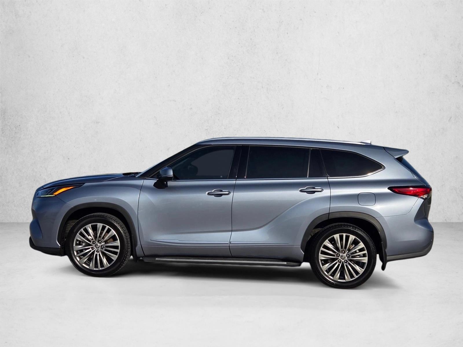Thumbnail: 2022 Toyota Highlander - 2