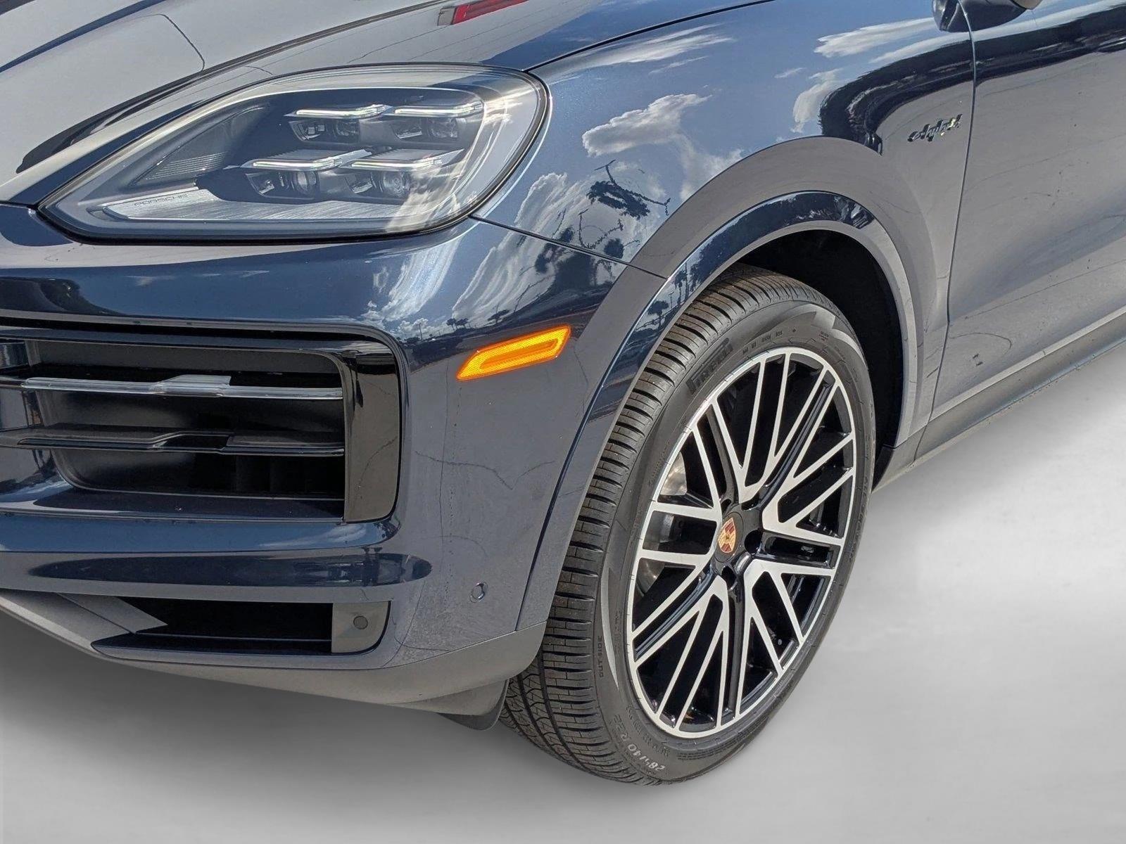 2025 Porsche Cayenne Coupe E-Hybrid - Photo 12