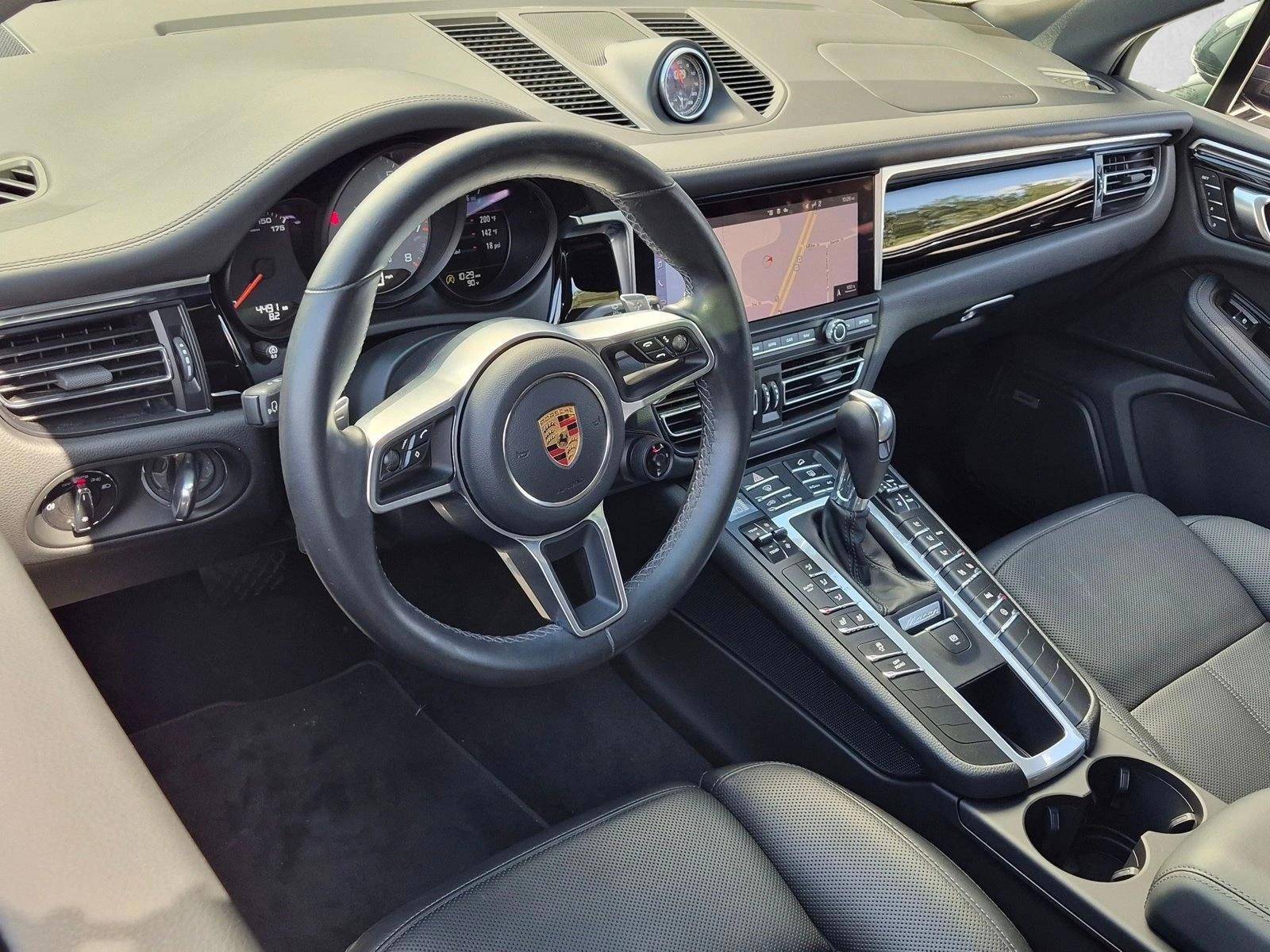 Thumbnail: 2020 Porsche Macan - 3