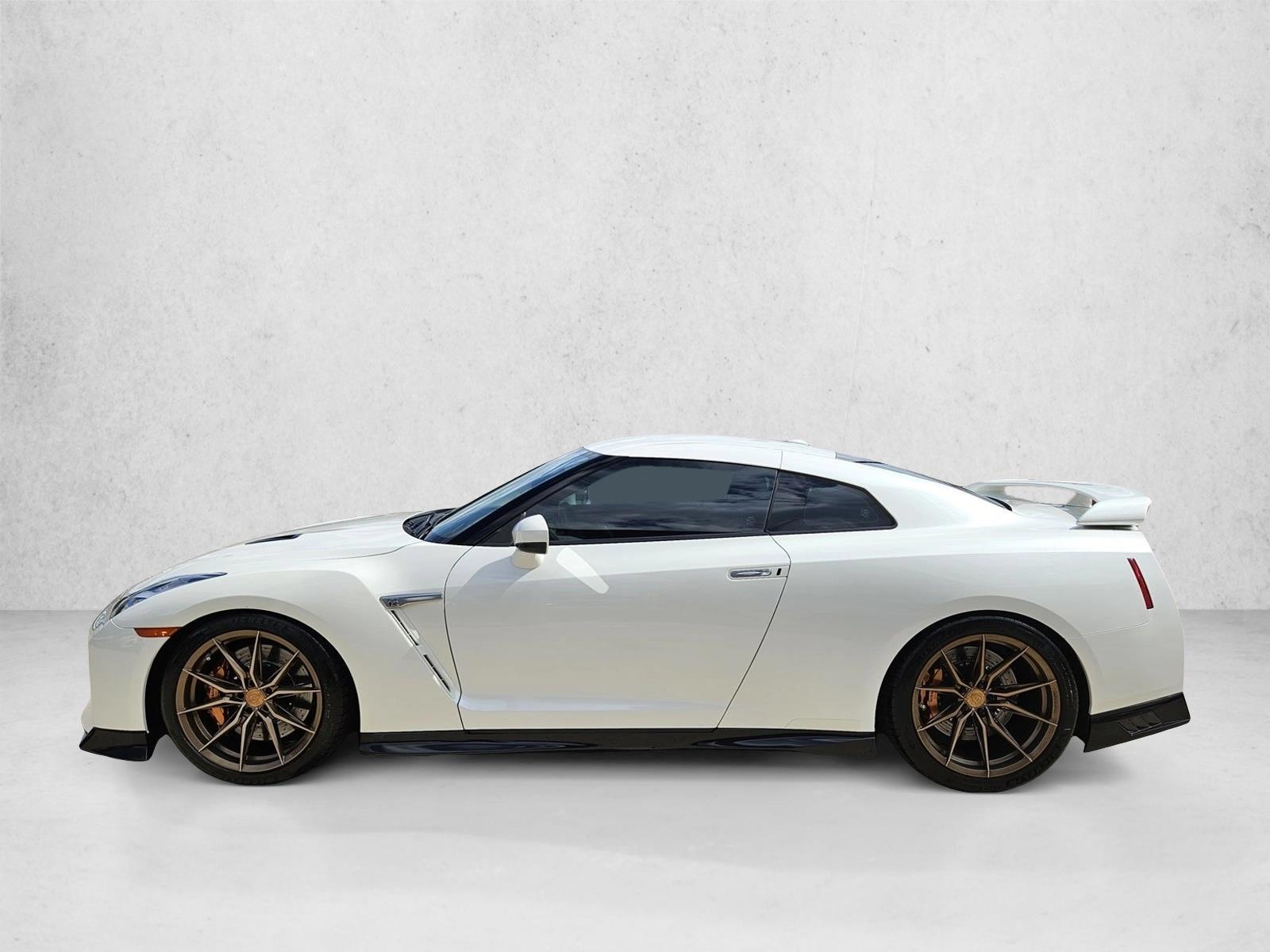 Thumbnail: 2021 Nissan GT-R - 2
