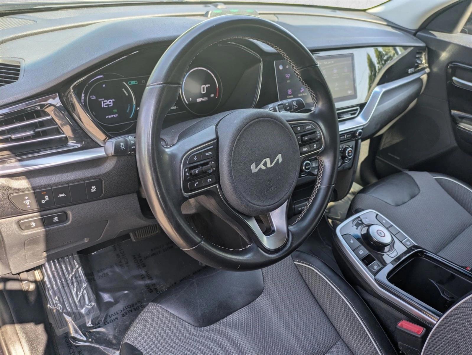 Thumbnail: 2022 Kia Niro - 3