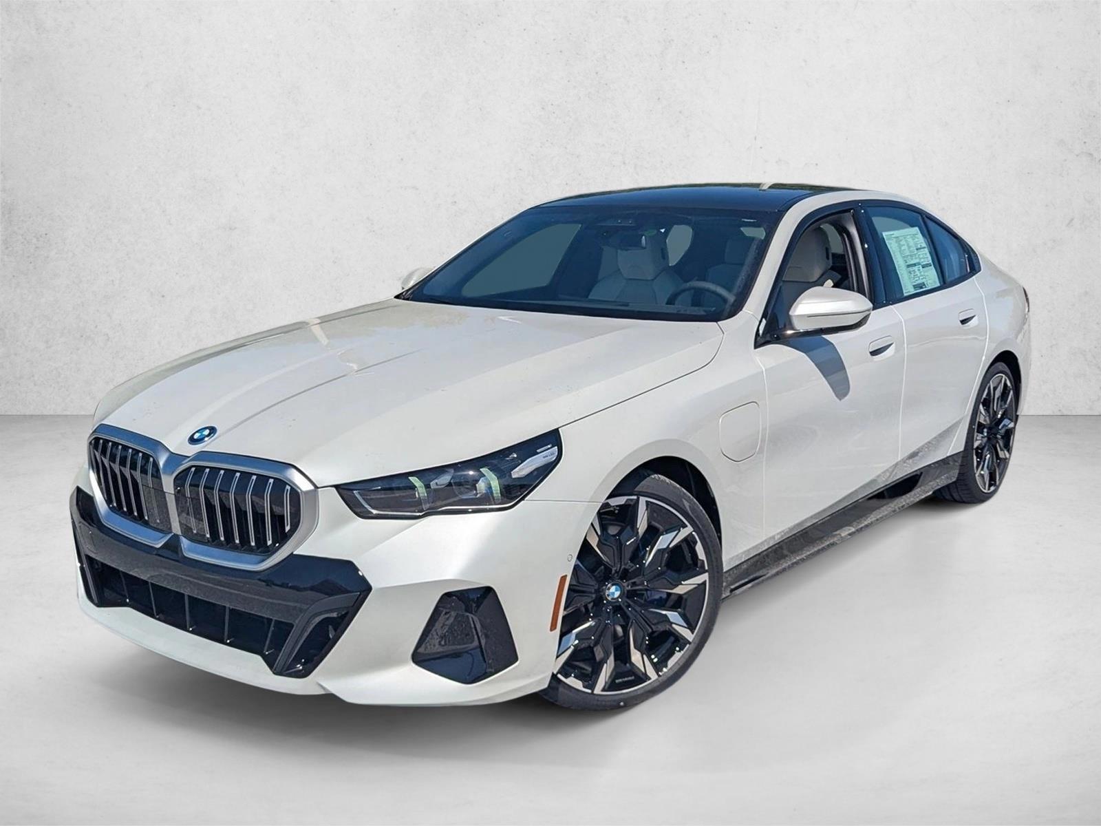 Thumbnail: 2027 BMW 5 Series - 1