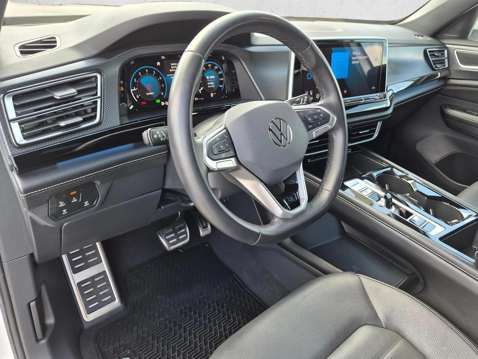 Thumbnail: 2024 Volkswagen Atlas - 3