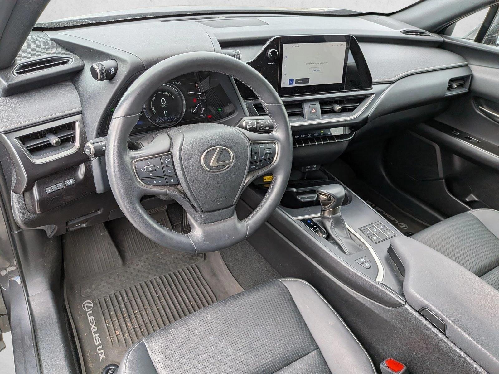 Thumbnail: 2023 Lexus UX - 3