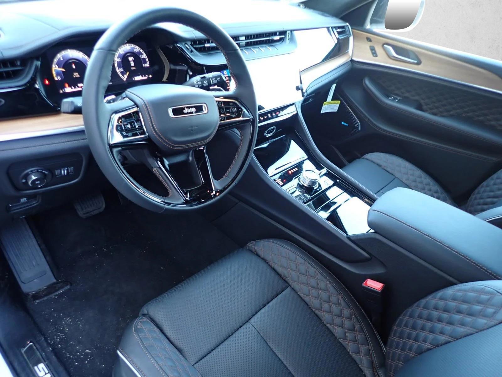 Thumbnail: 2026 Jeep Grand Cherokee - 3
