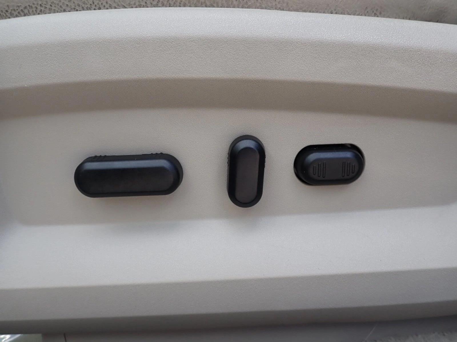 Thumbnail: 2011 Ford Edge - 3