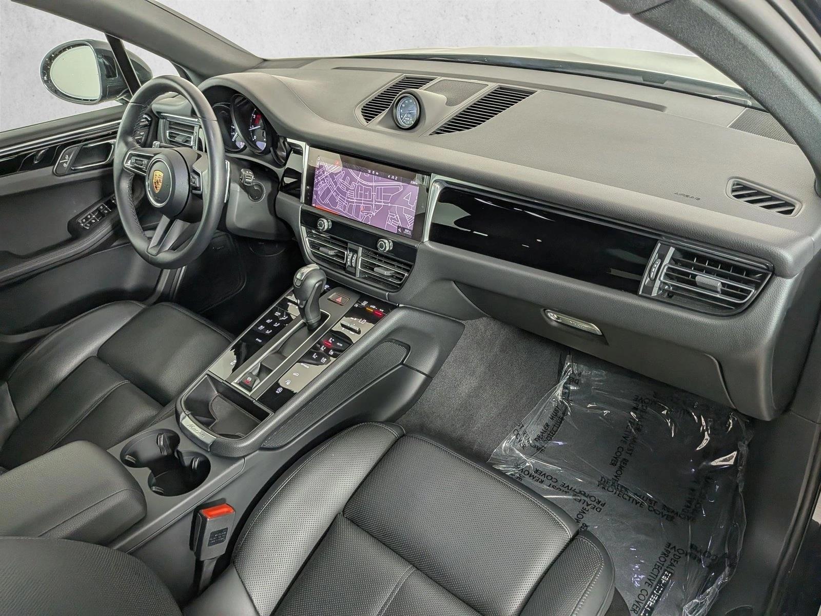 2026 Porsche Macan T - Photo 25