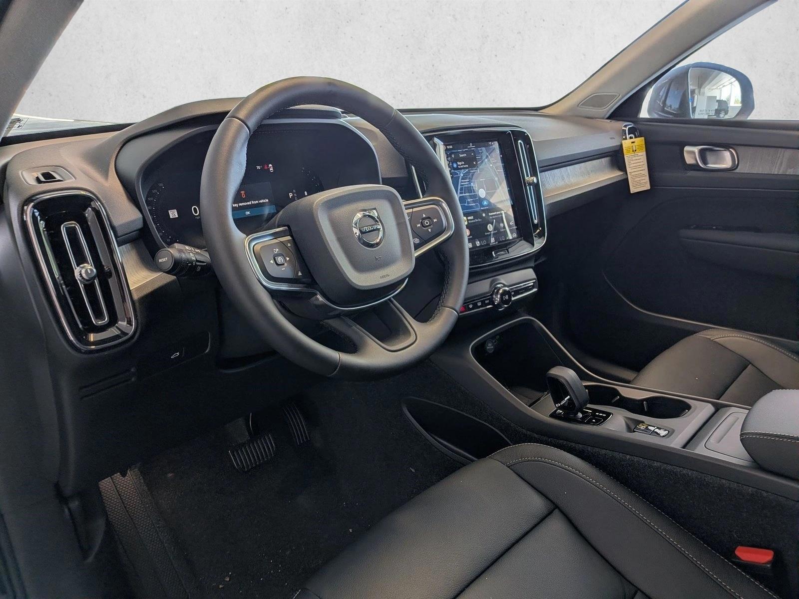 Thumbnail: 2026 Volvo XC40 - 3