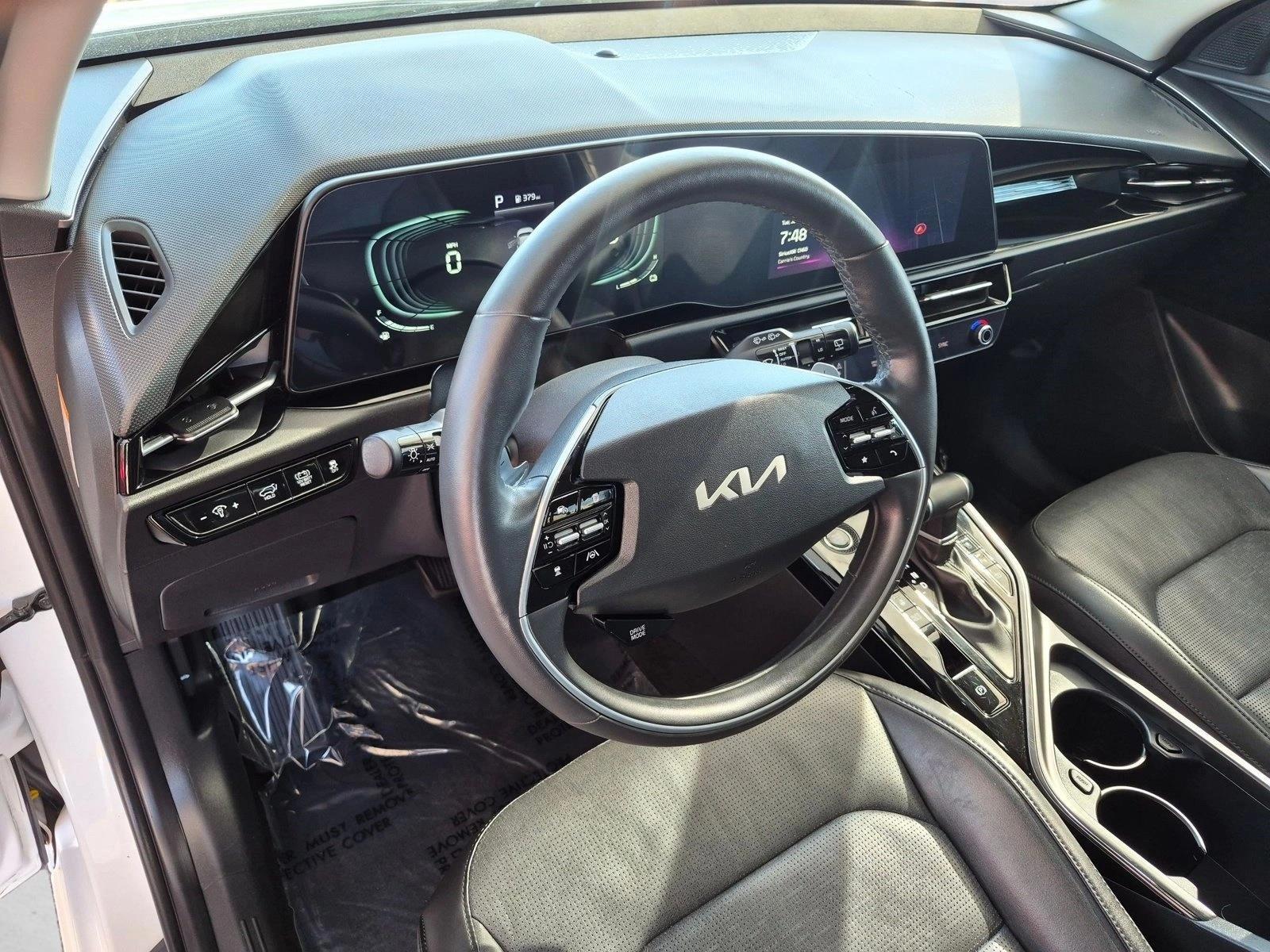 Thumbnail: 2023 Kia Niro - 3
