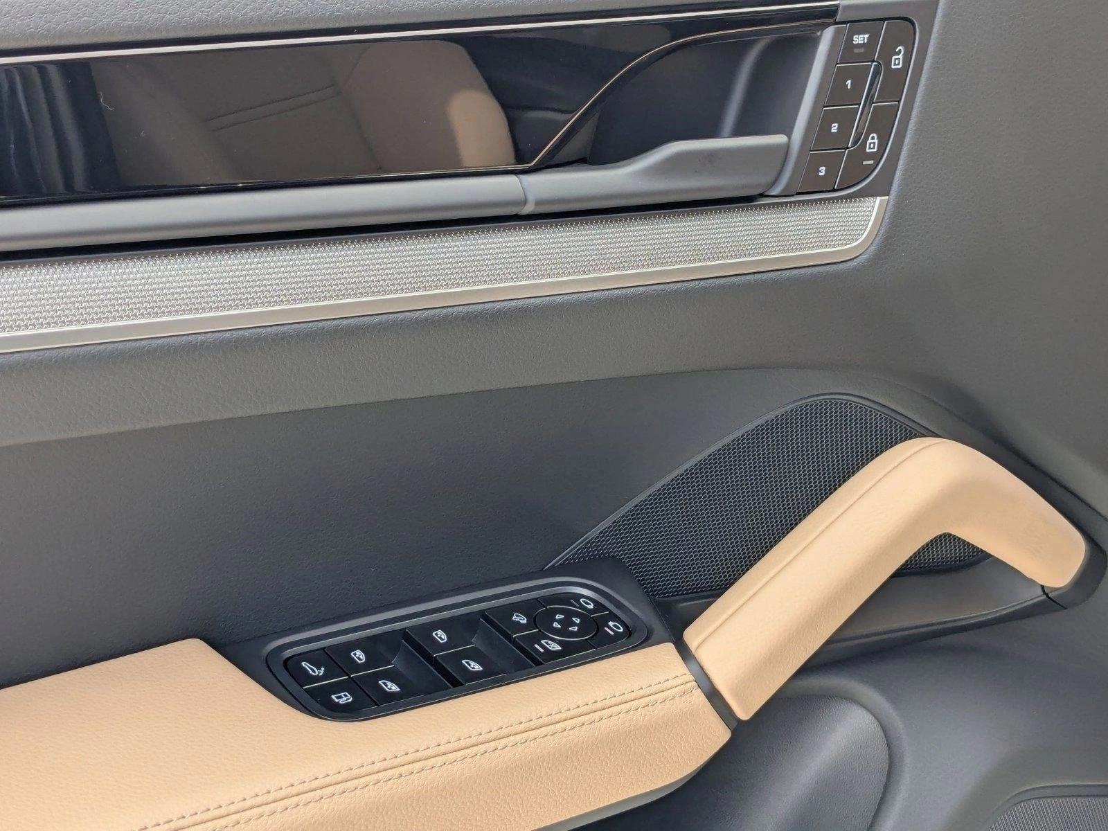2025 Porsche Cayenne Coupe E-Hybrid - Photo 13