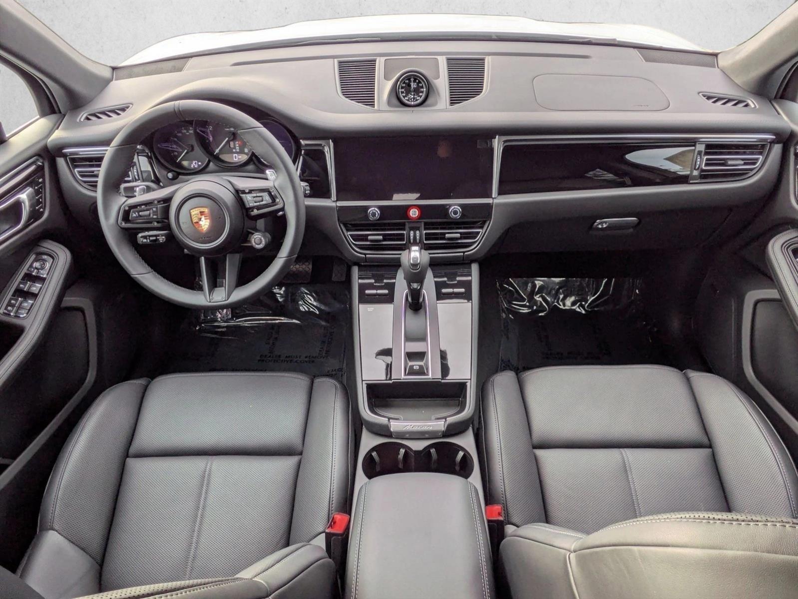 Thumbnail: 2025 Porsche Macan - 4