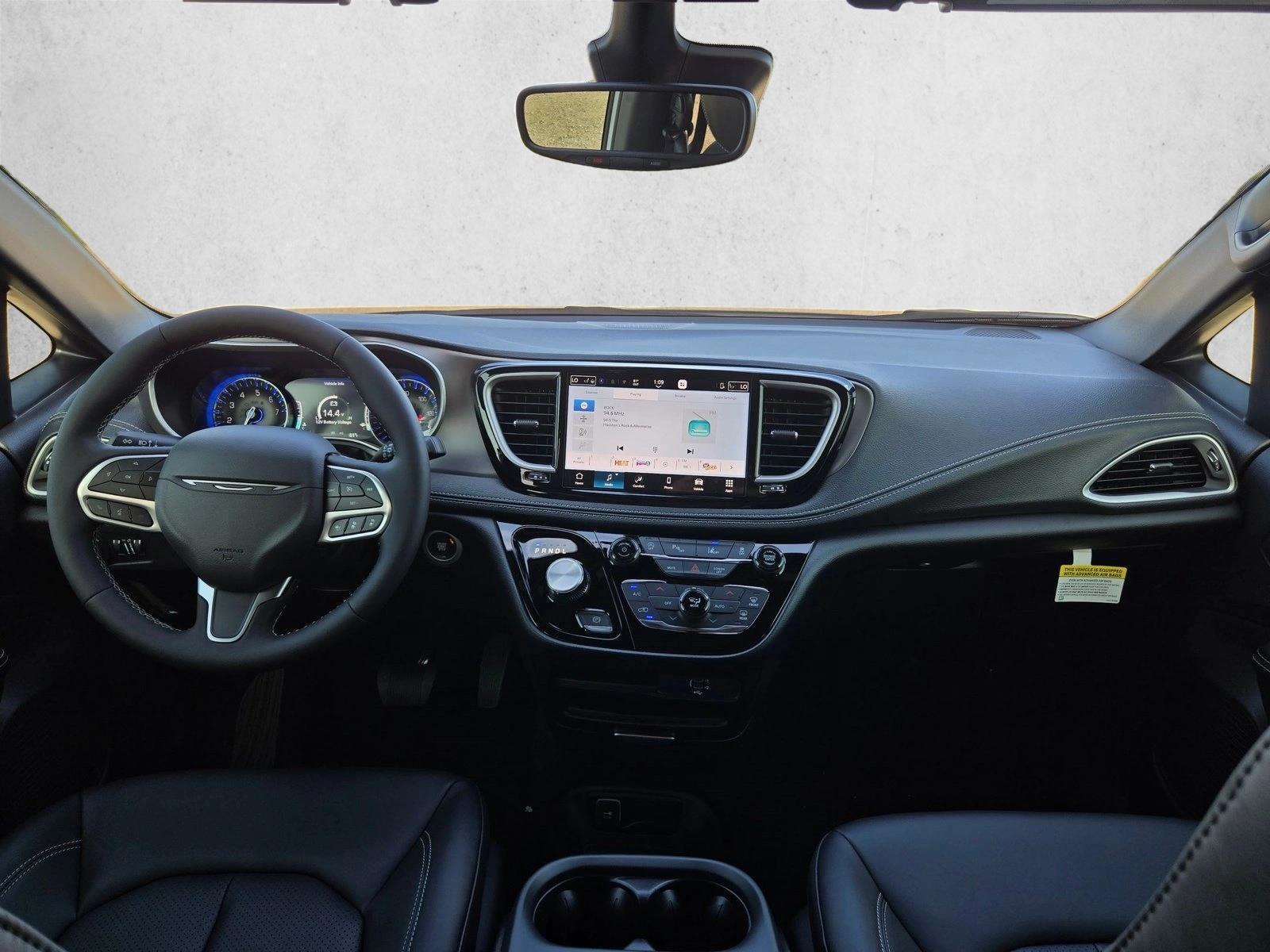 Thumbnail: 2027 Chrysler Pacifica - 4