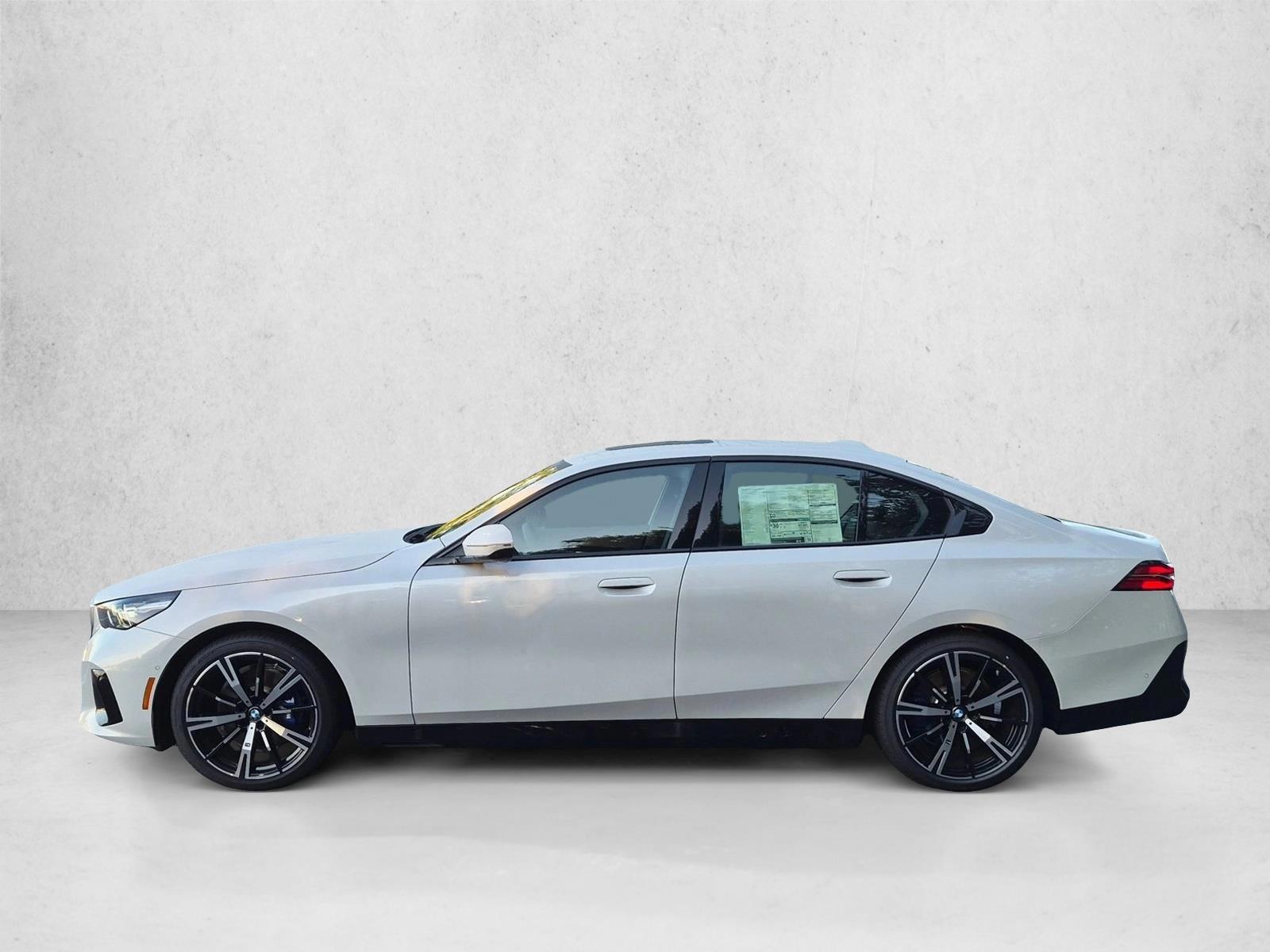 Thumbnail: 2026 BMW 5 Series - 2
