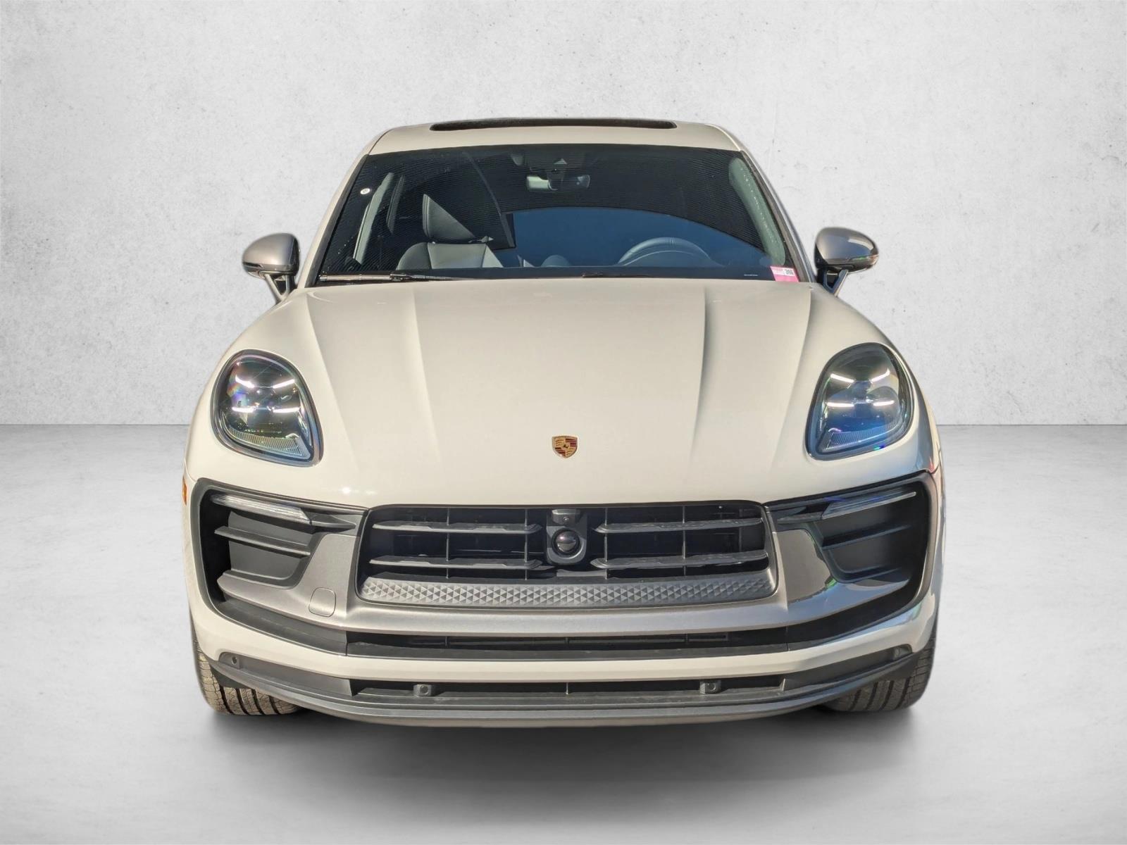 2026 Porsche Macan T - Photo 6