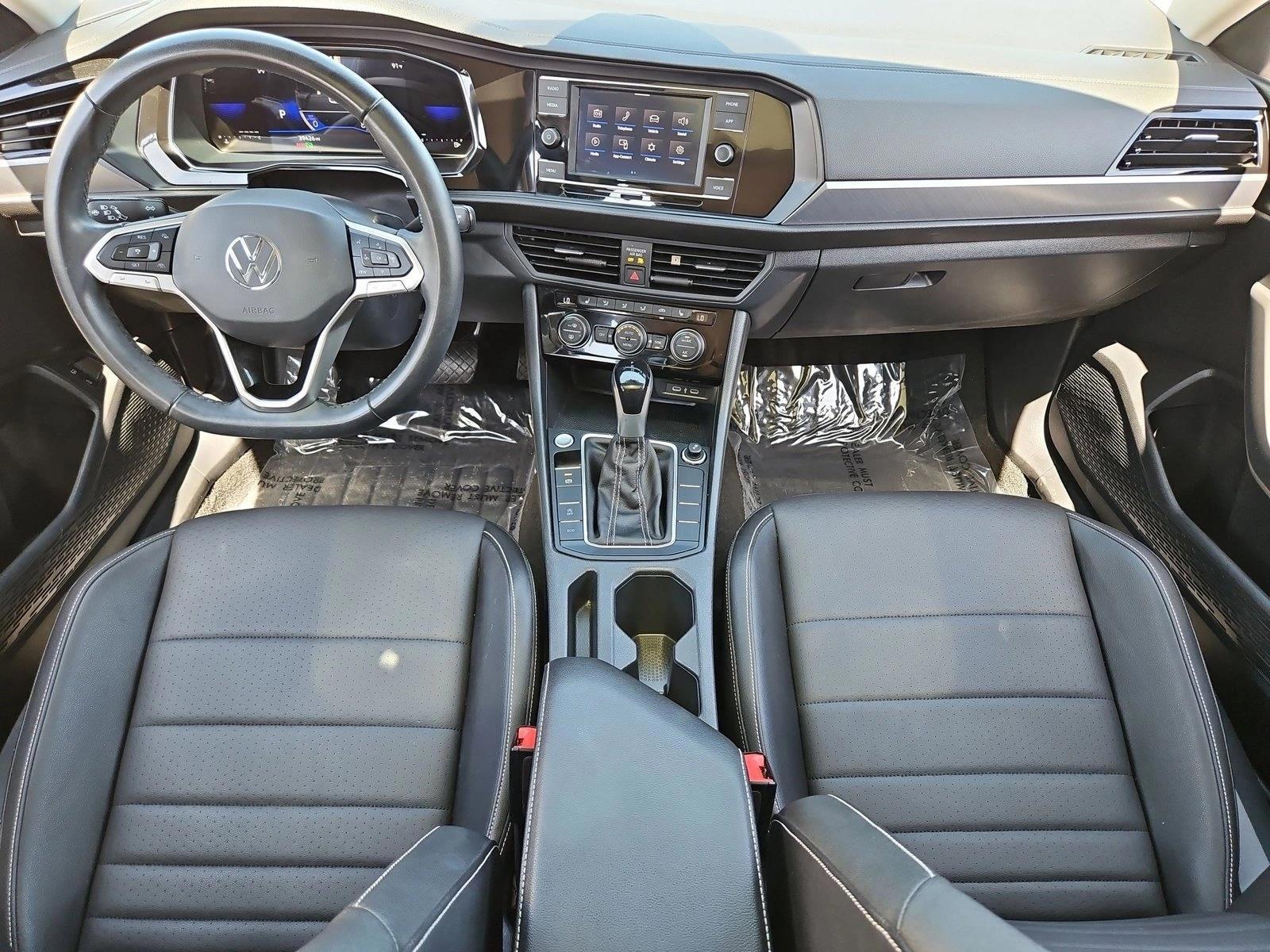 Thumbnail: 2023 Volkswagen Jetta - 4