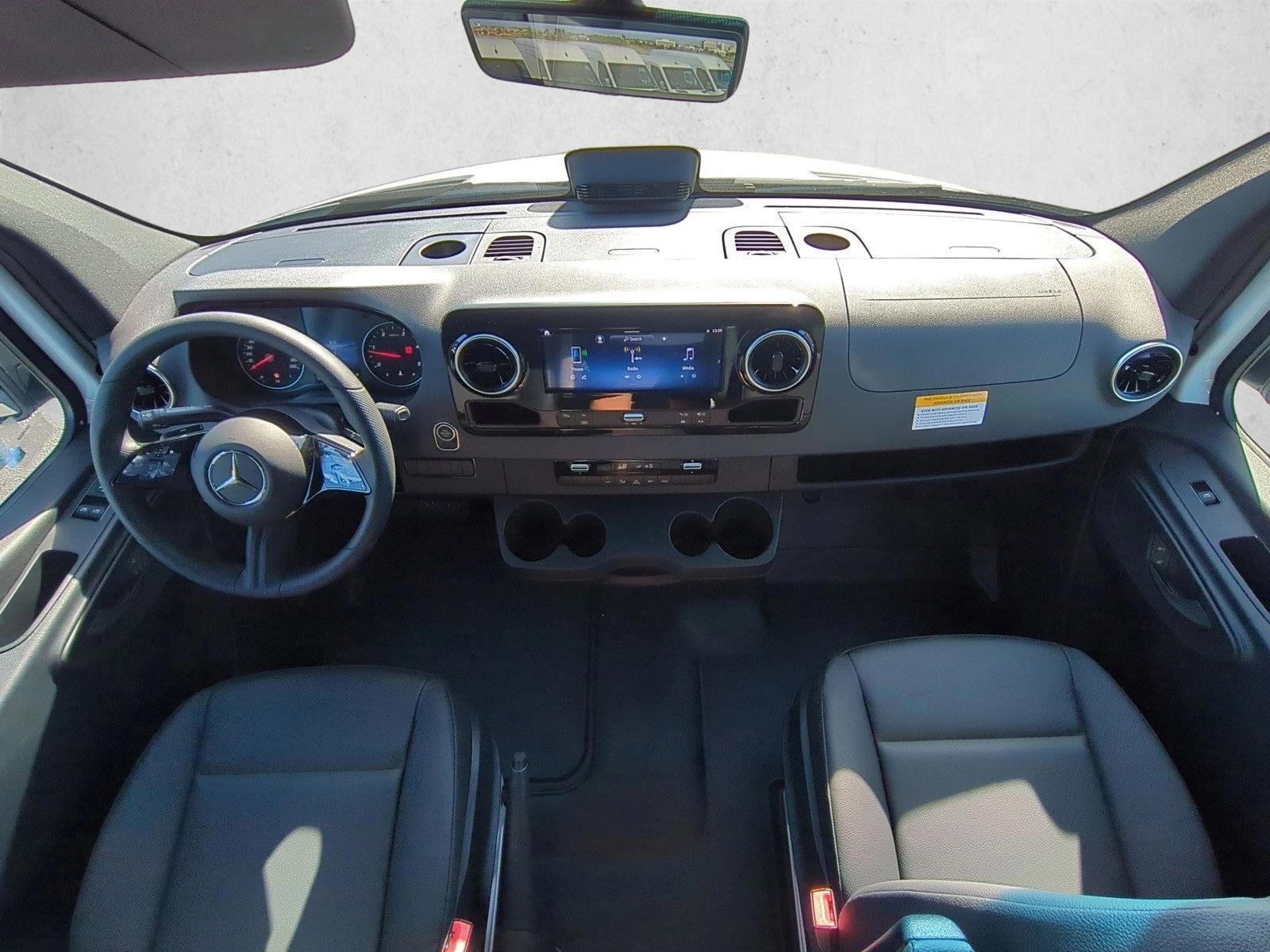 Thumbnail: 2026 Mercedes-Benz Sprinter - 3