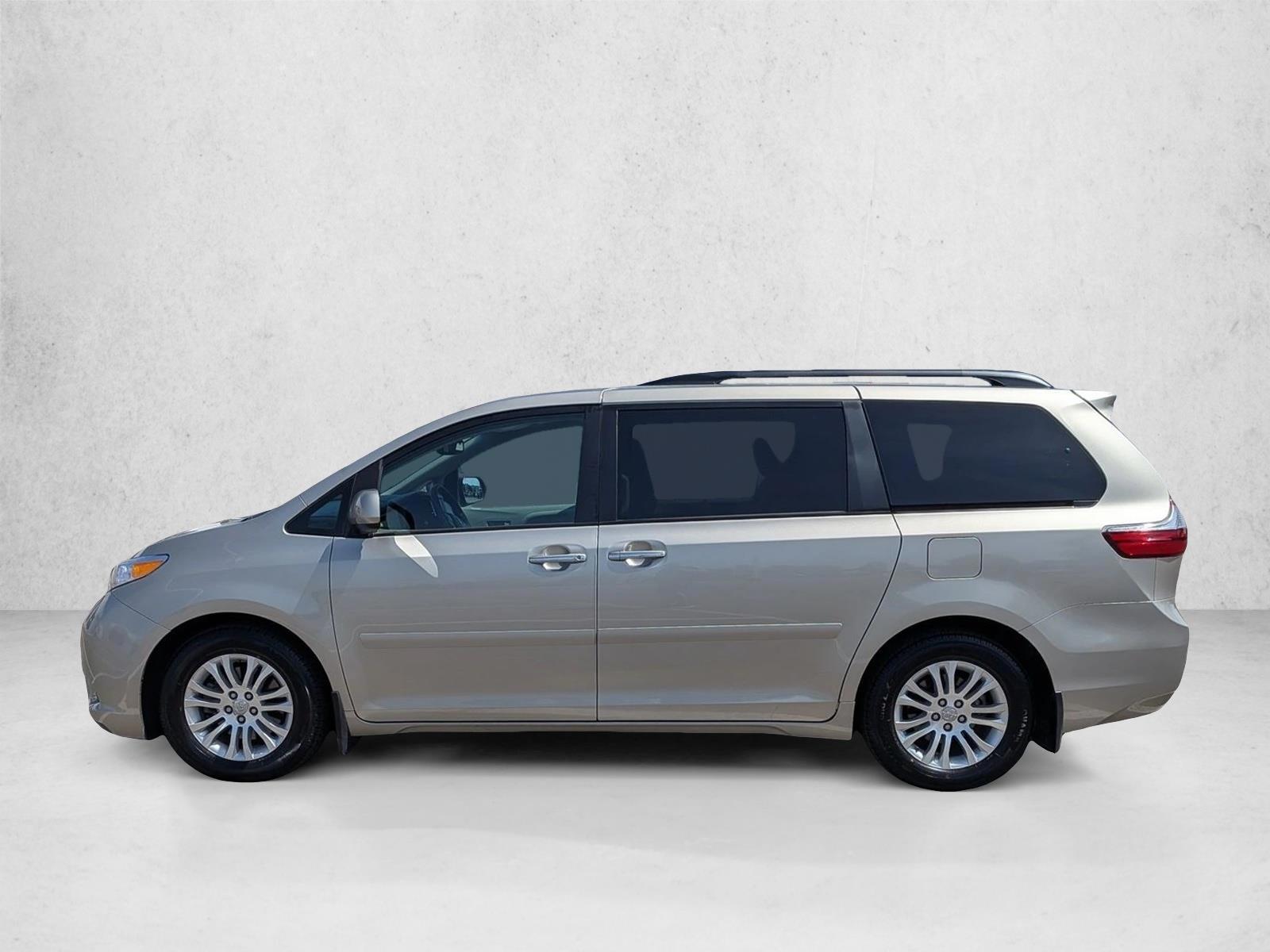 Thumbnail: 2017 Toyota Sienna - 2