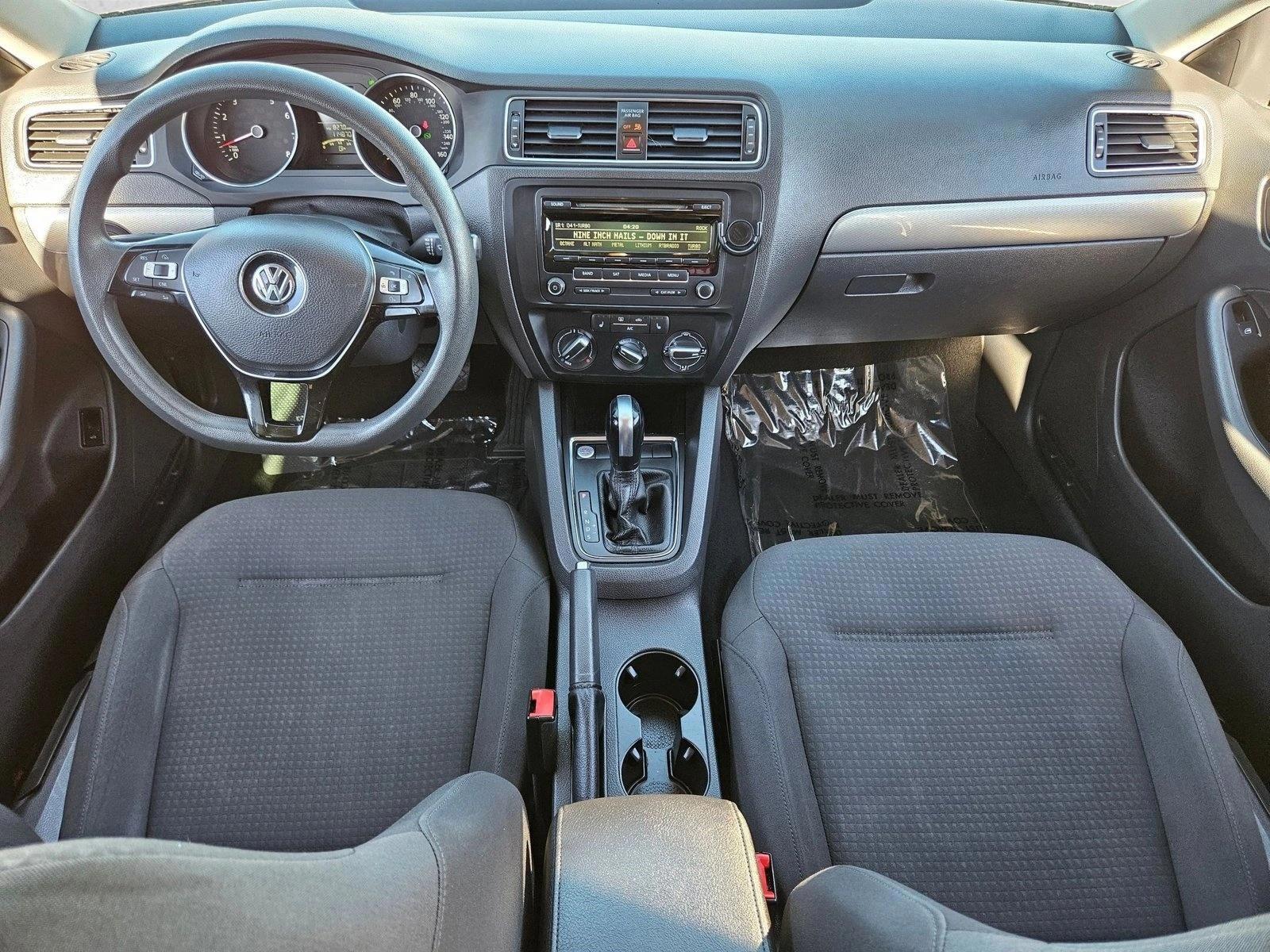 Thumbnail: 2015 Volkswagen Jetta - 4