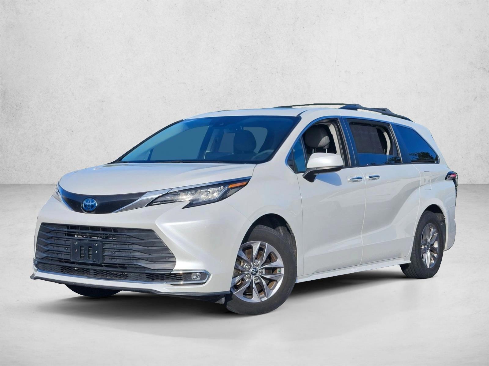 Thumbnail: 2022 Toyota Sienna - 1