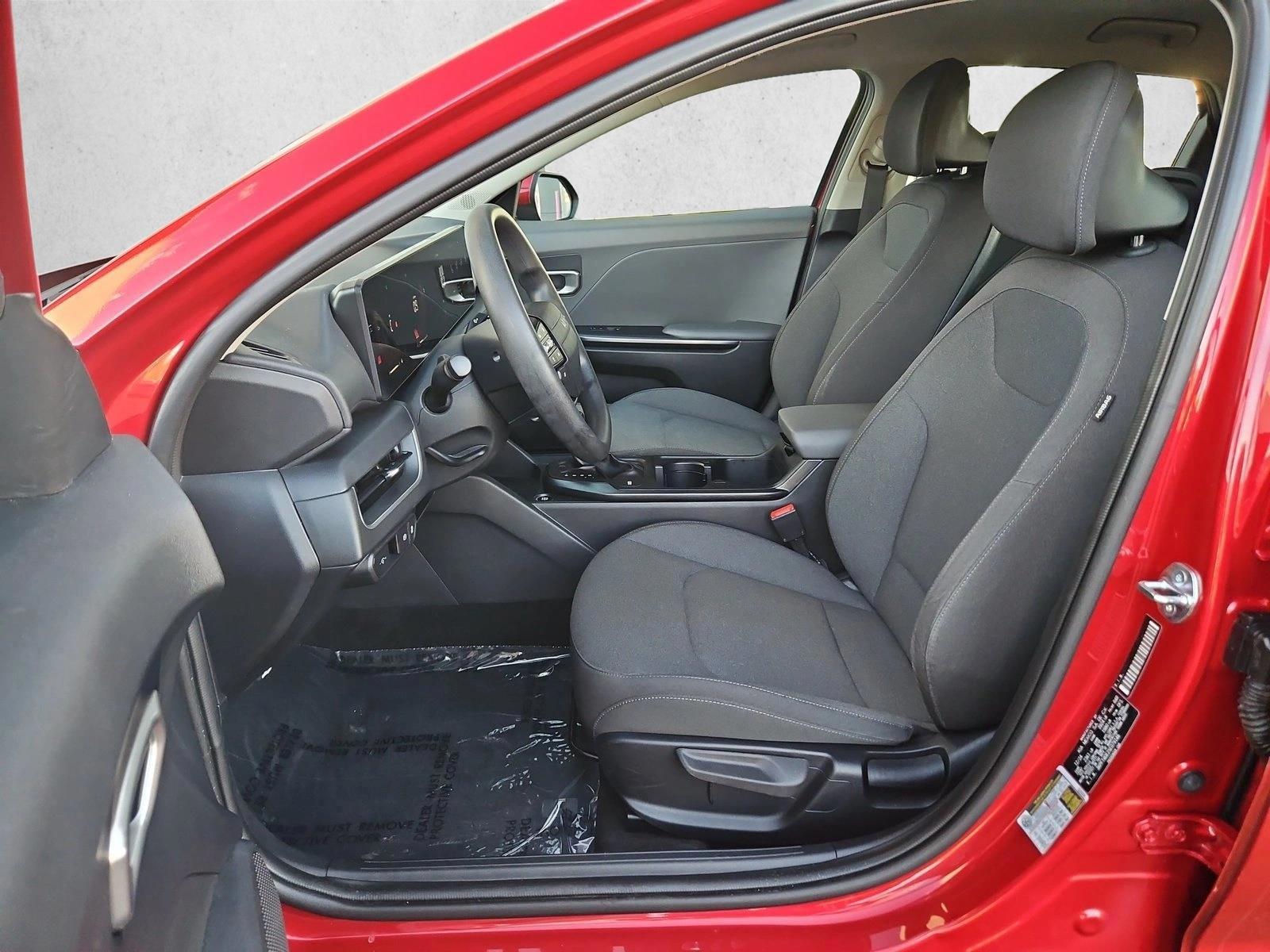 2025 Kia K4 LXS - Photo 16