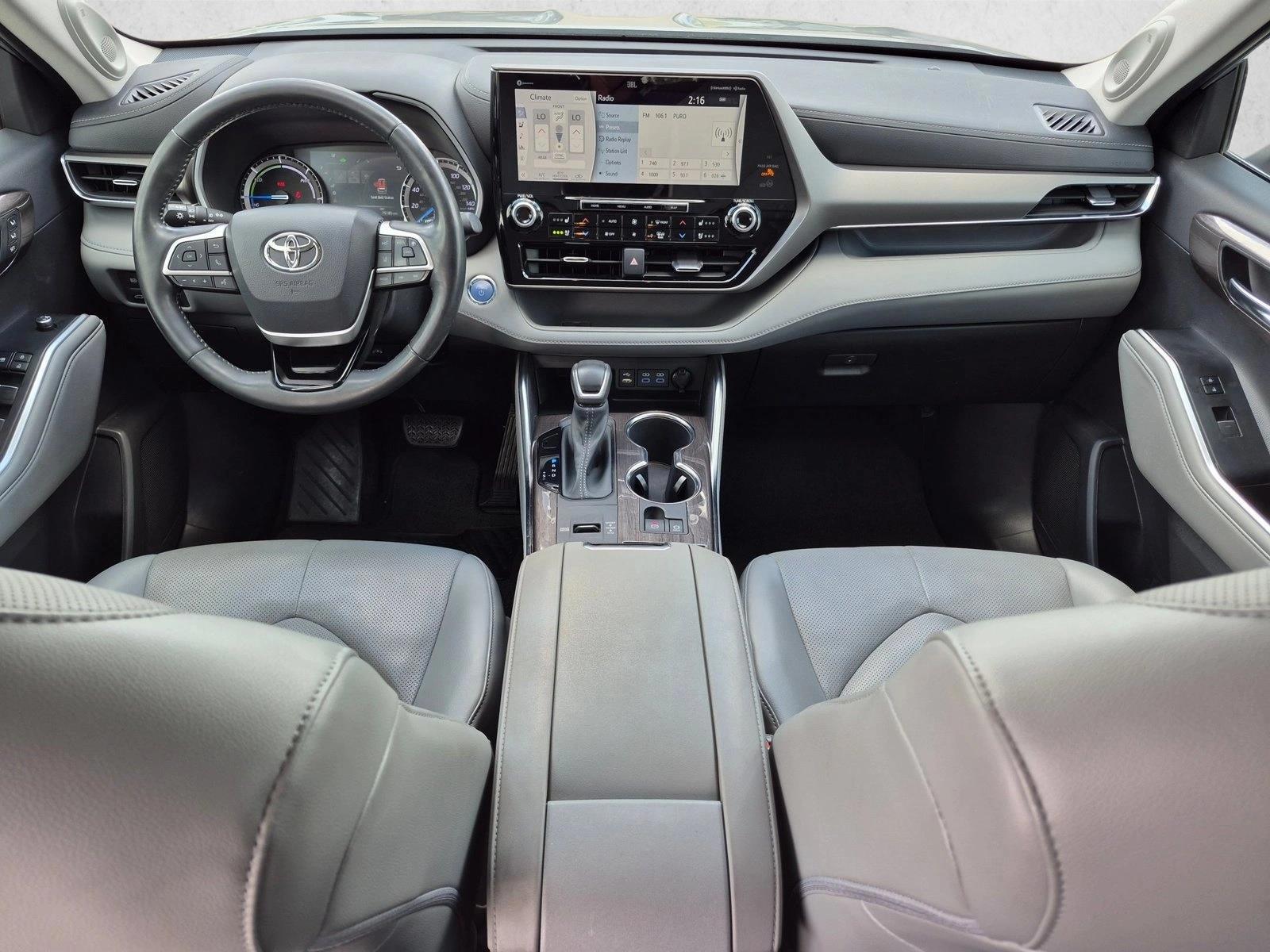 Thumbnail: 2022 Toyota Highlander - 3