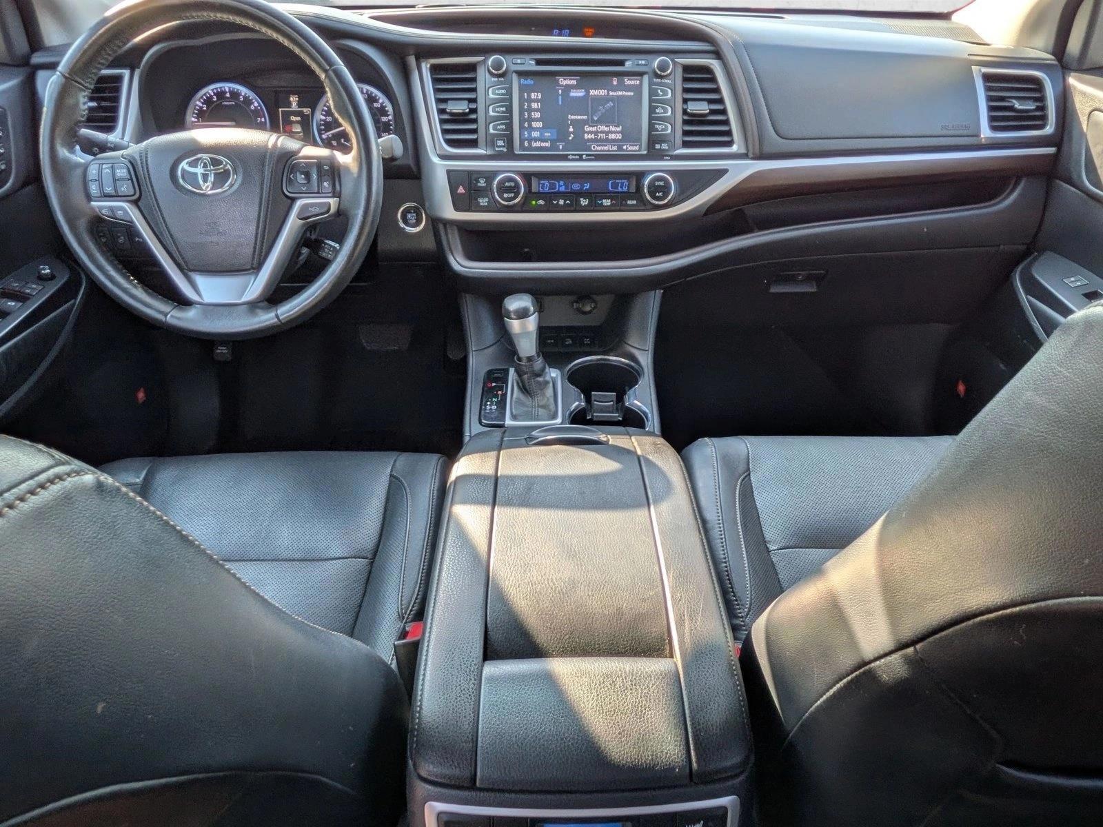 Thumbnail: 2015 Toyota Highlander - 4