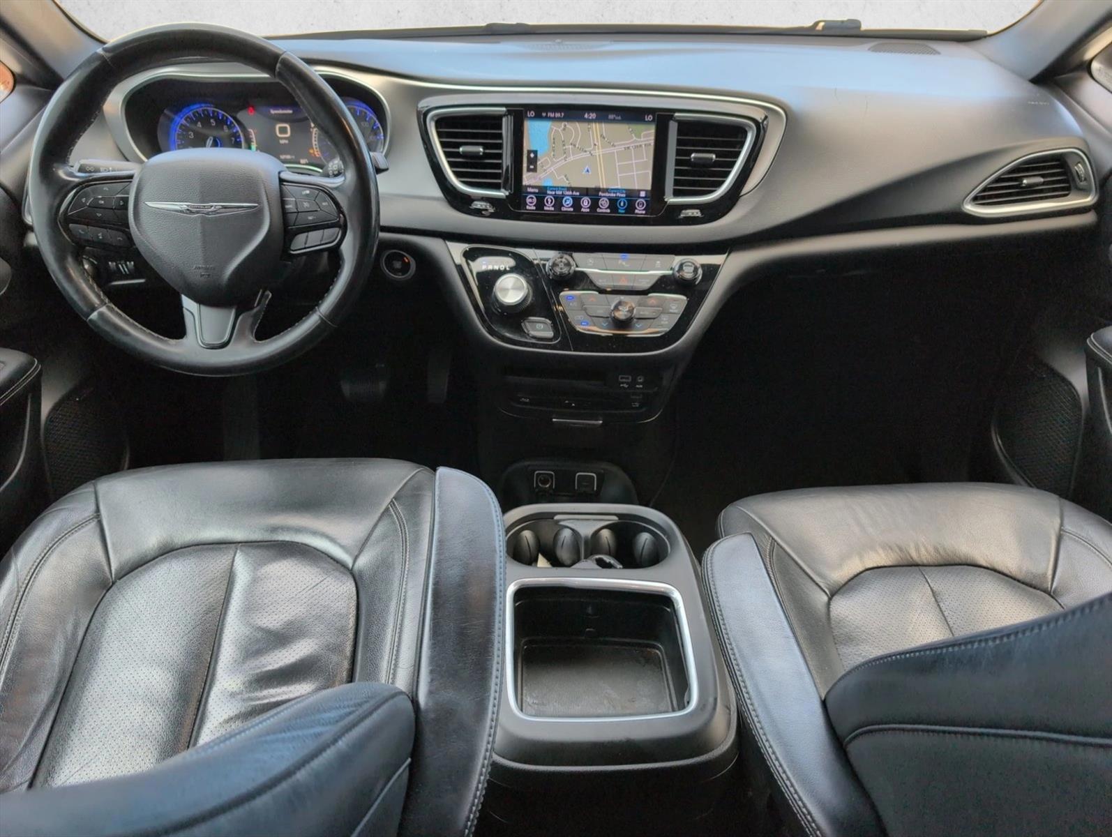 Thumbnail: 2018 Chrysler Pacifica - 3