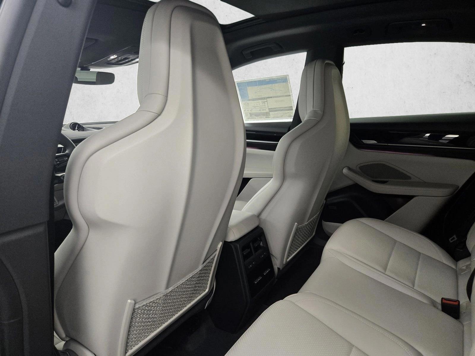 2025 Porsche Macan S - Photo 16