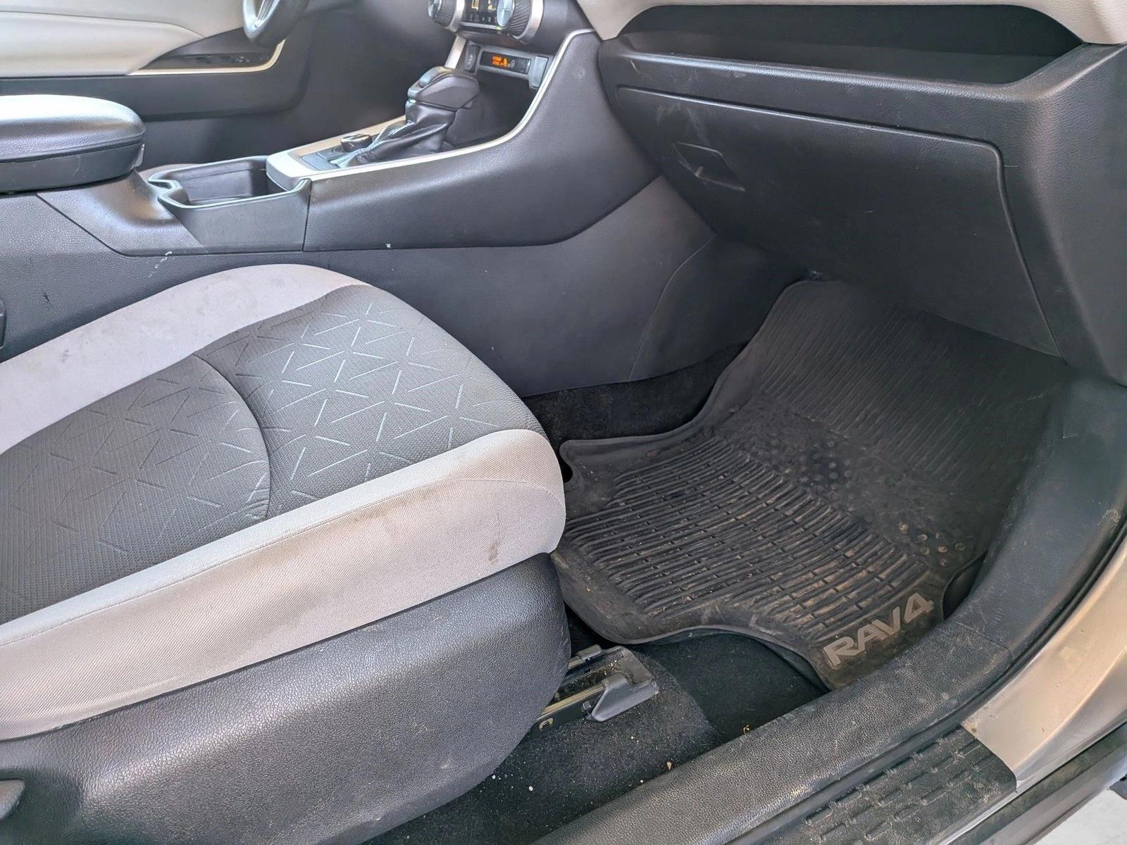Thumbnail: 2020 Toyota RAV4 - 4
