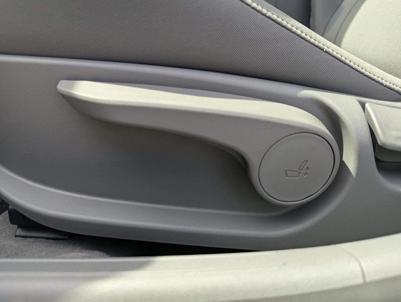 Thumbnail: 2026 Hyundai Elantra - 4