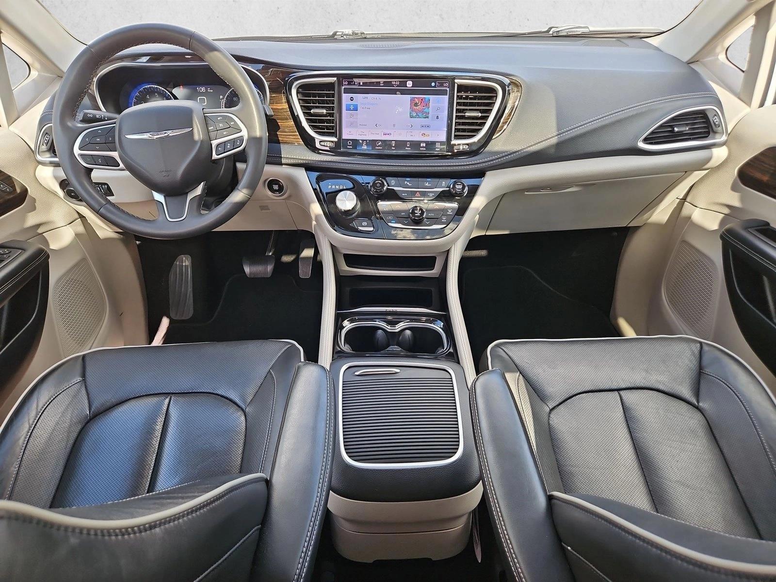 Thumbnail: 2023 Chrysler Pacifica - 4
