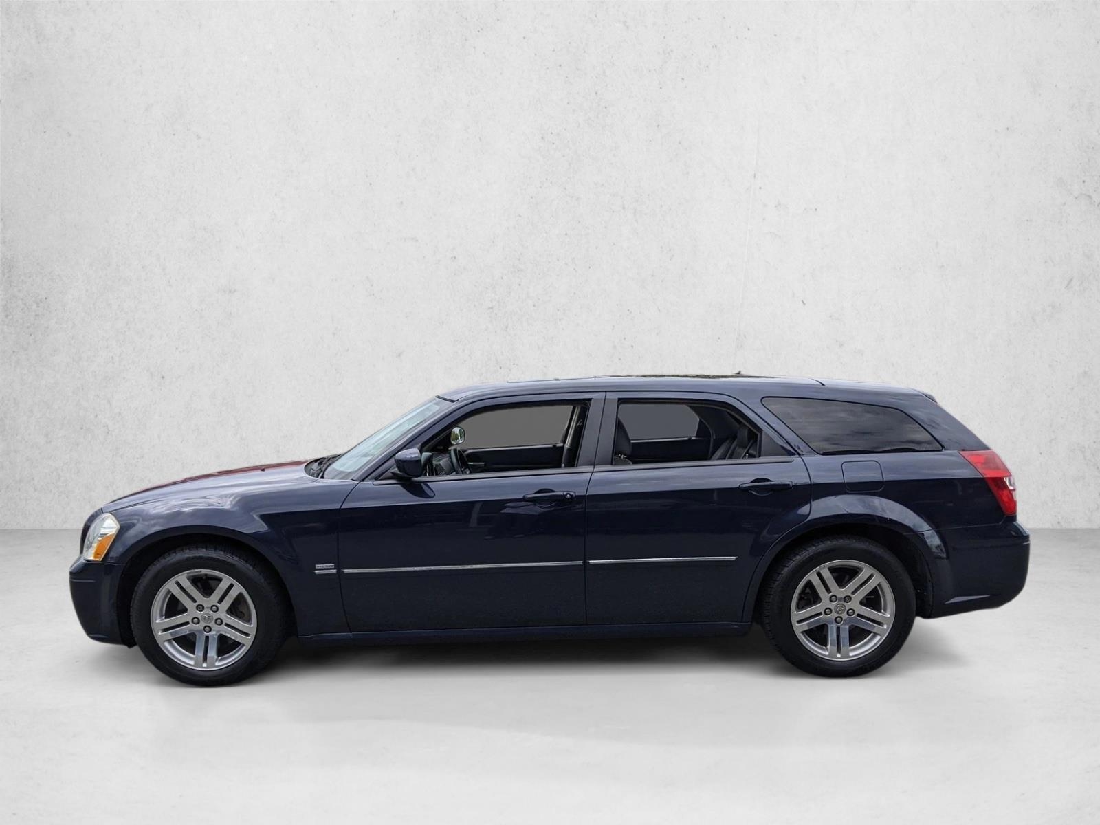 Thumbnail: 2005 Dodge Magnum - 2