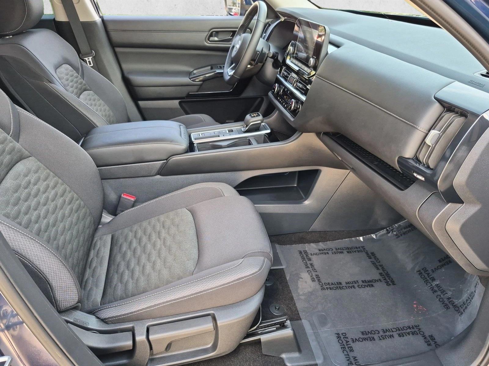 2025 Nissan Pathfinder SV - Photo 19