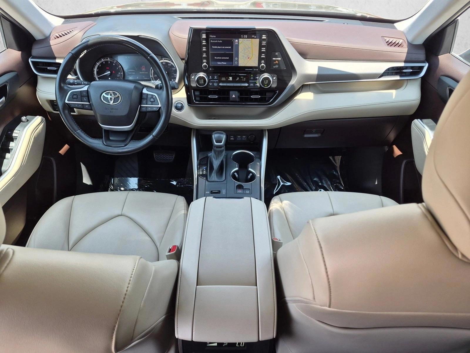 Thumbnail: 2022 Toyota Highlander - 4