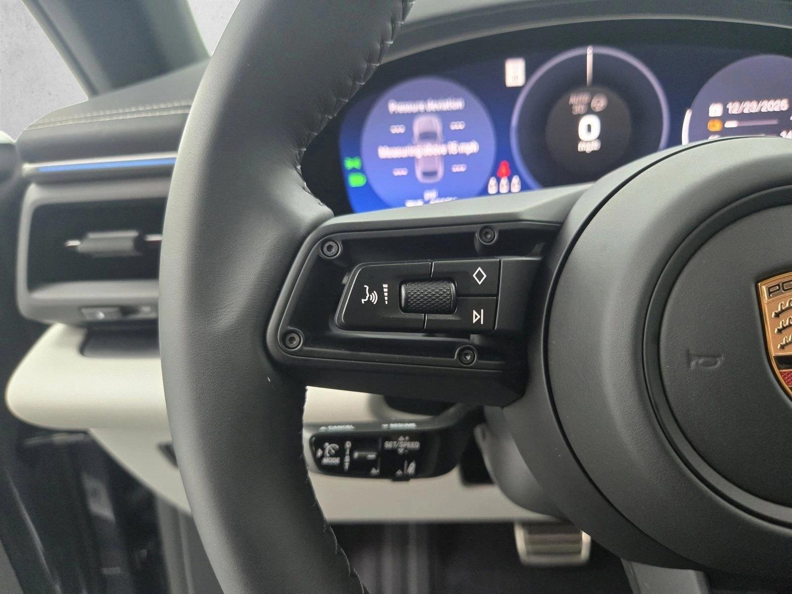 2025 Porsche Macan S - Photo 20