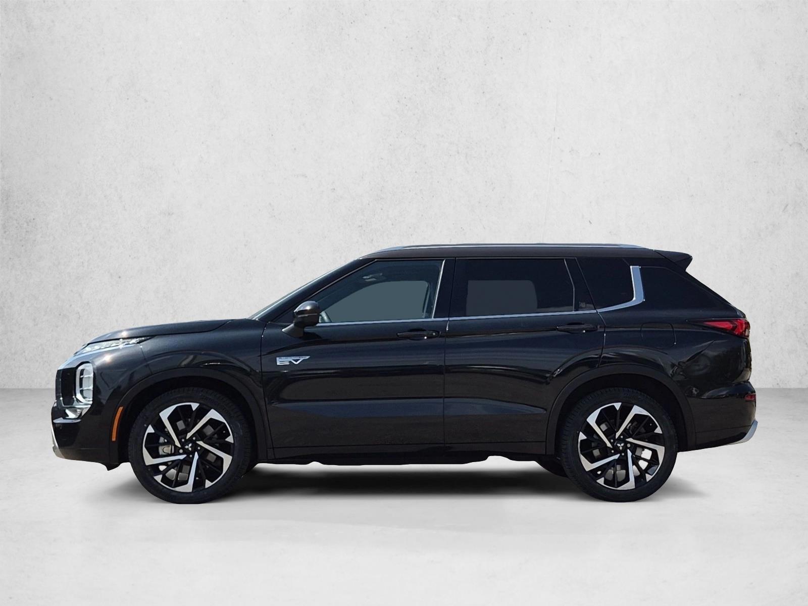 Thumbnail: 2023 Mitsubishi Outlander - 2