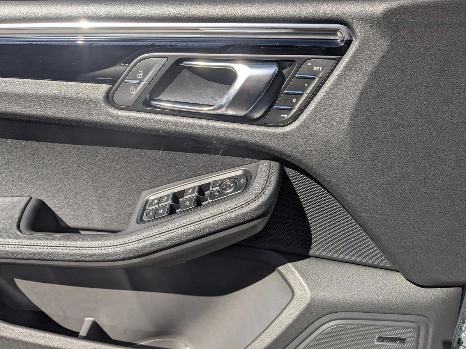 2026 Porsche Macan T - Photo 13