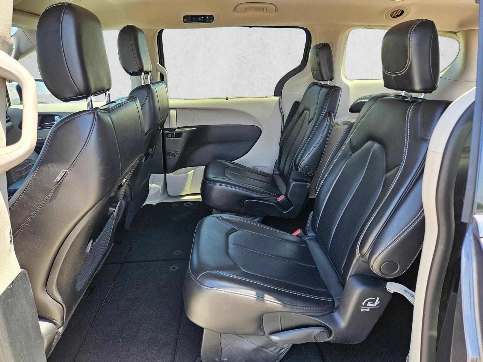2023 Chrysler Pacifica Touring L - Photo 24
